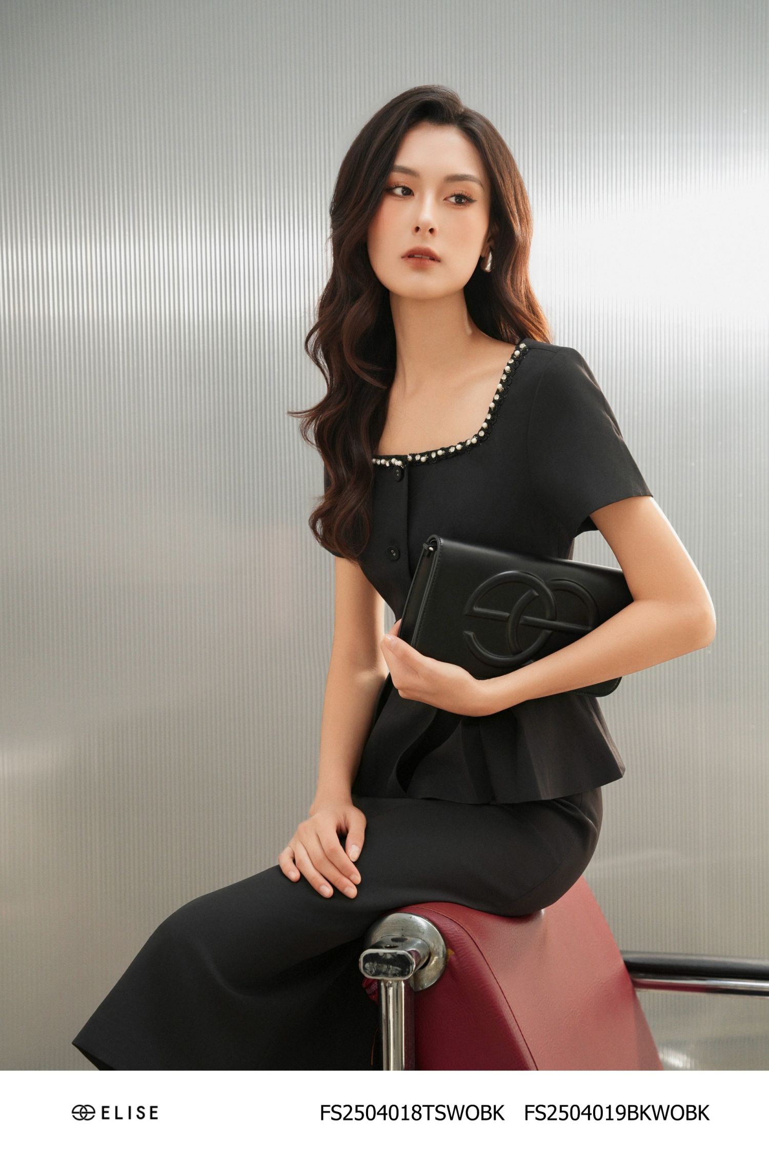 JUPE ĐEN CẠP LIỀN ĐÍNH THANH LOGO
