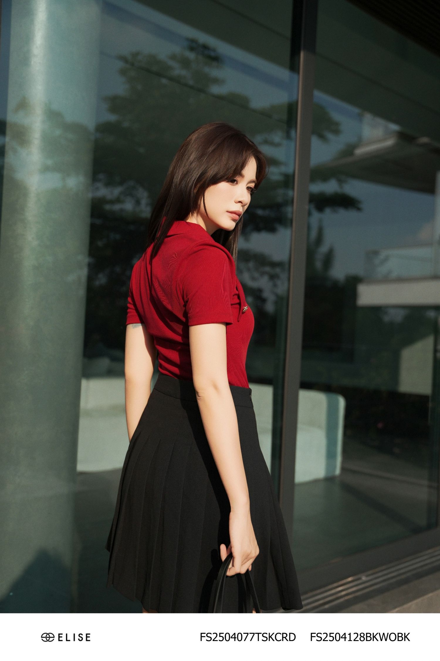 ÁO THUN ĐỎ ĐÔ LÁ CỔ NHỌN