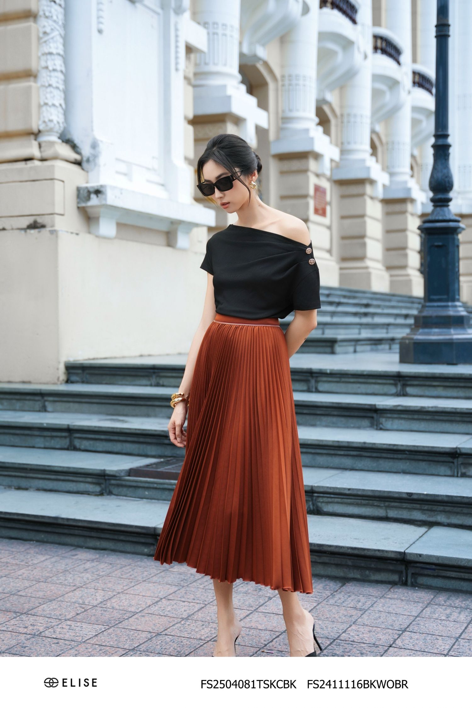 ÁO THUN ĐEN XẾP LY VAI