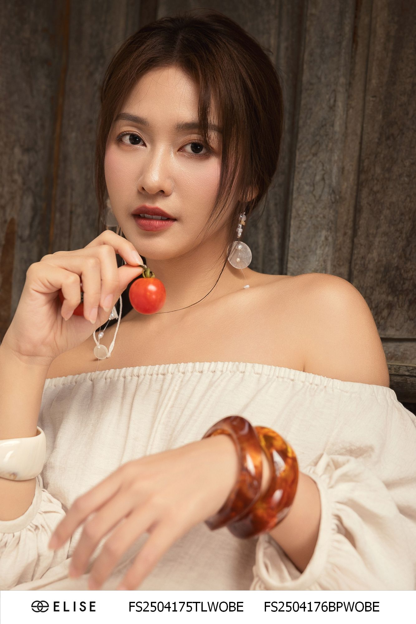 ÁO ĐŨI BE TRỄ VAI