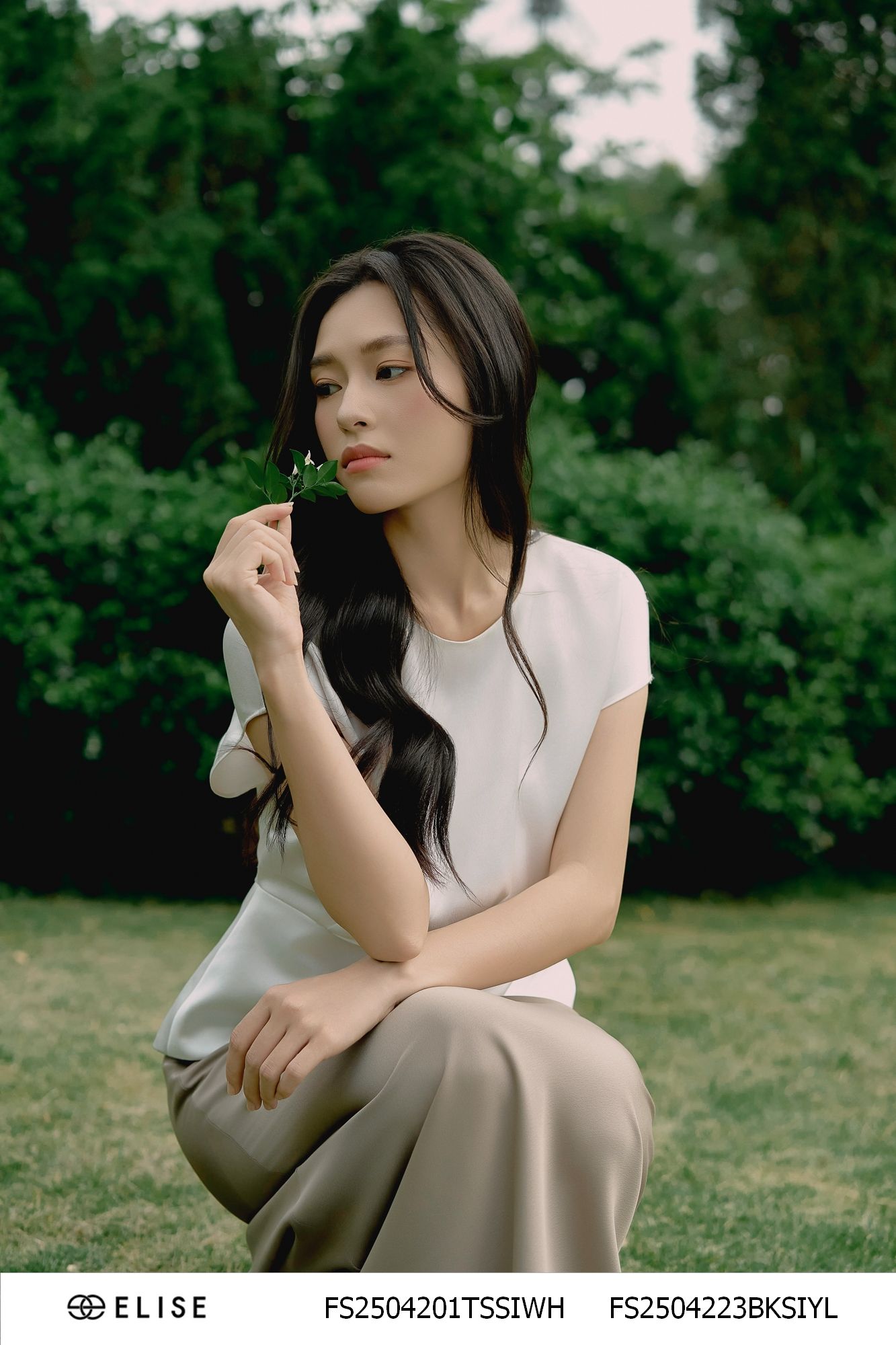 ÁO LỤA BÓNG TRẮNG XẾP LY GẤU PEPLUM