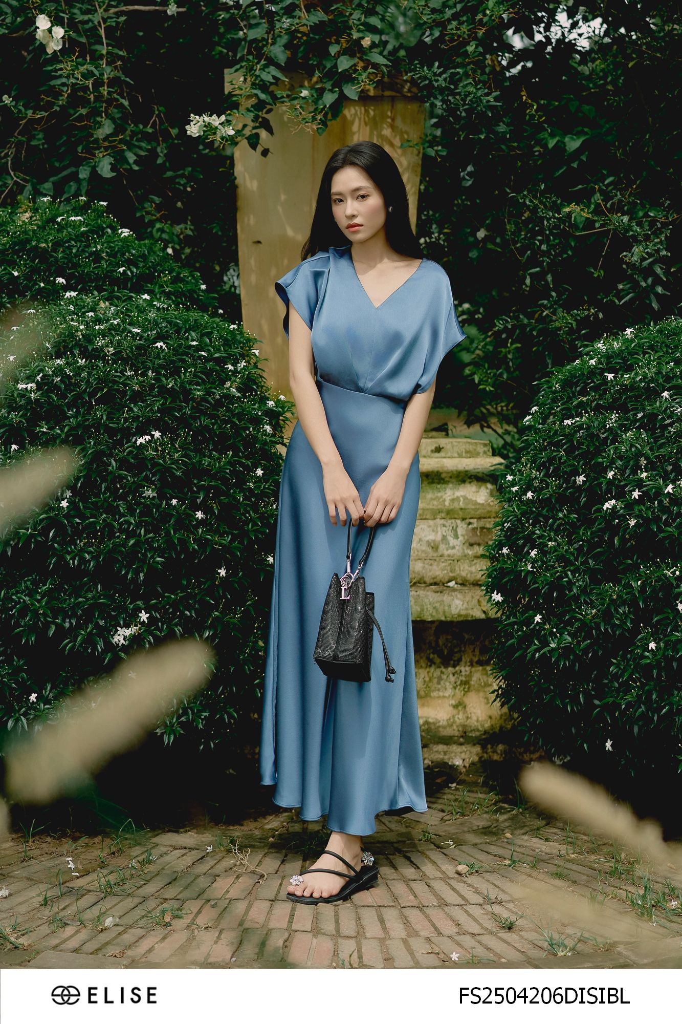 ĐẦM LỤA XANH GHI ĐẬM CỔ V