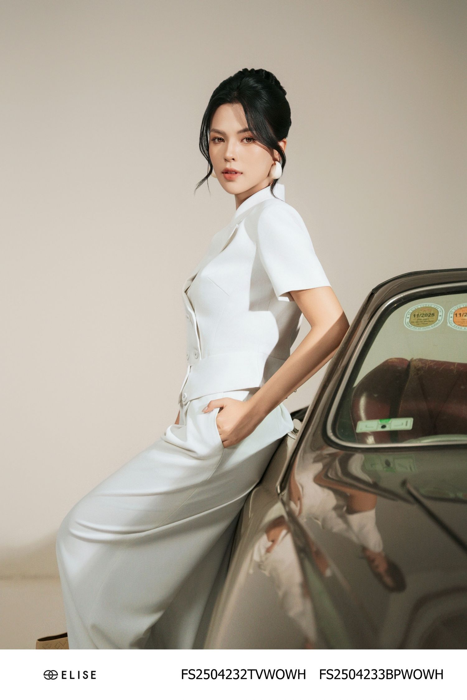 ÁO SẠN TRẮNG CỔ VEST CÚC ĐAI EO