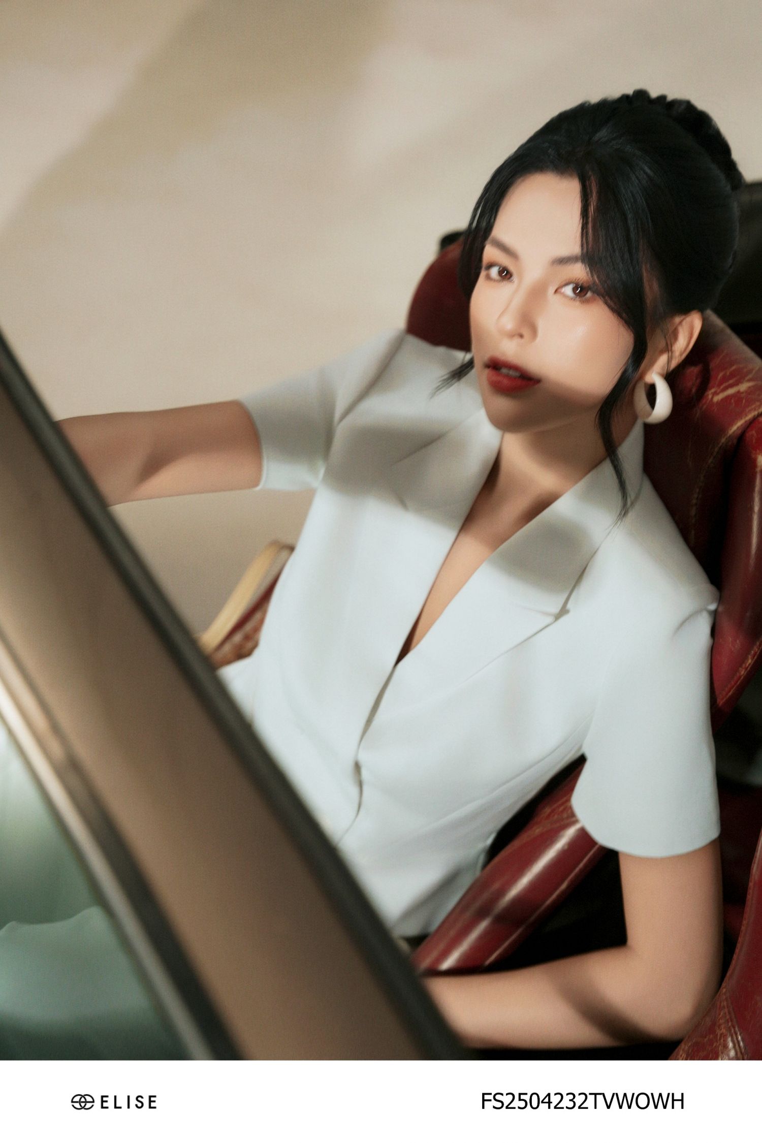 ÁO SẠN TRẮNG CỔ VEST CÚC ĐAI EO