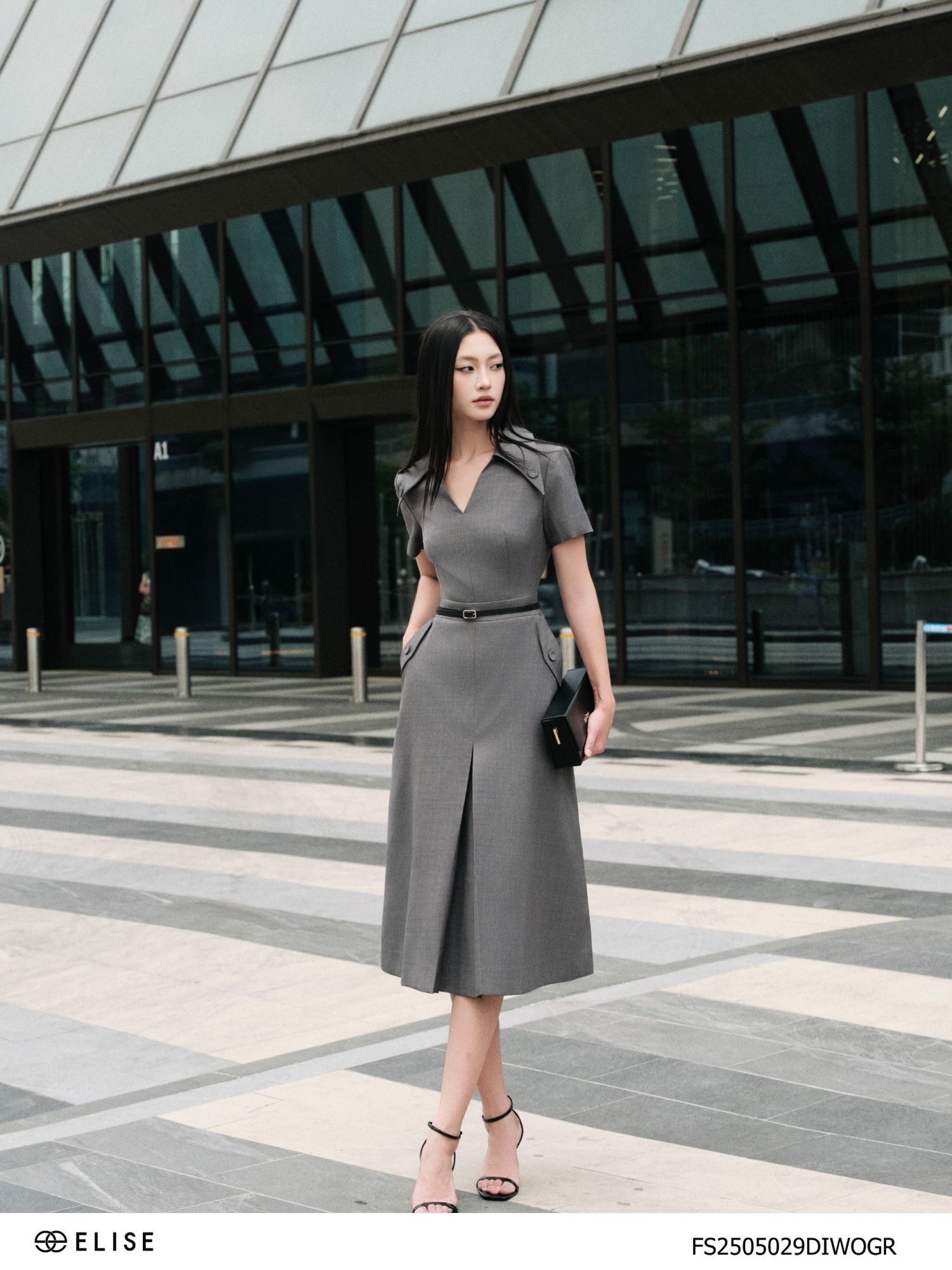 ĐẦM GHI XÁM CỔ V XẾP LY SÚP