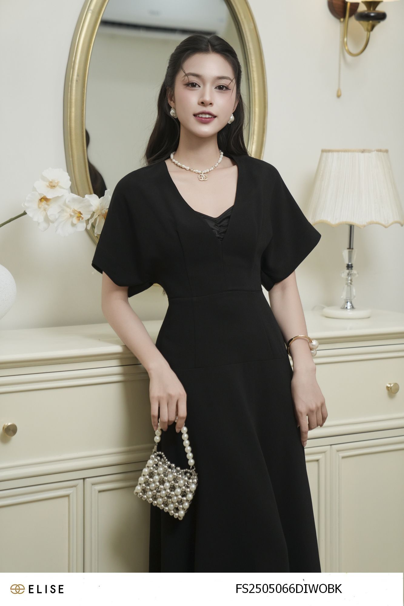 ĐẦM TENDY ĐEN CỔ V