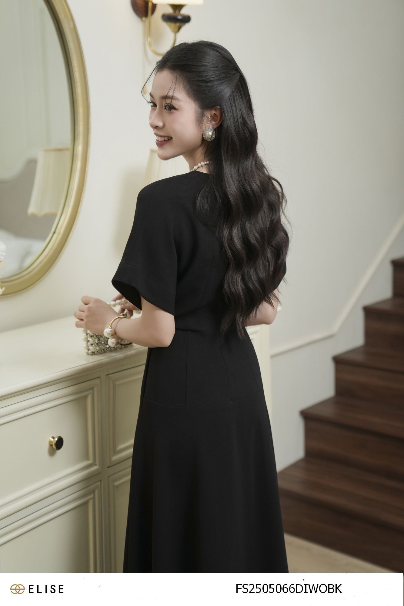 ĐẦM TENDY ĐEN CỔ V