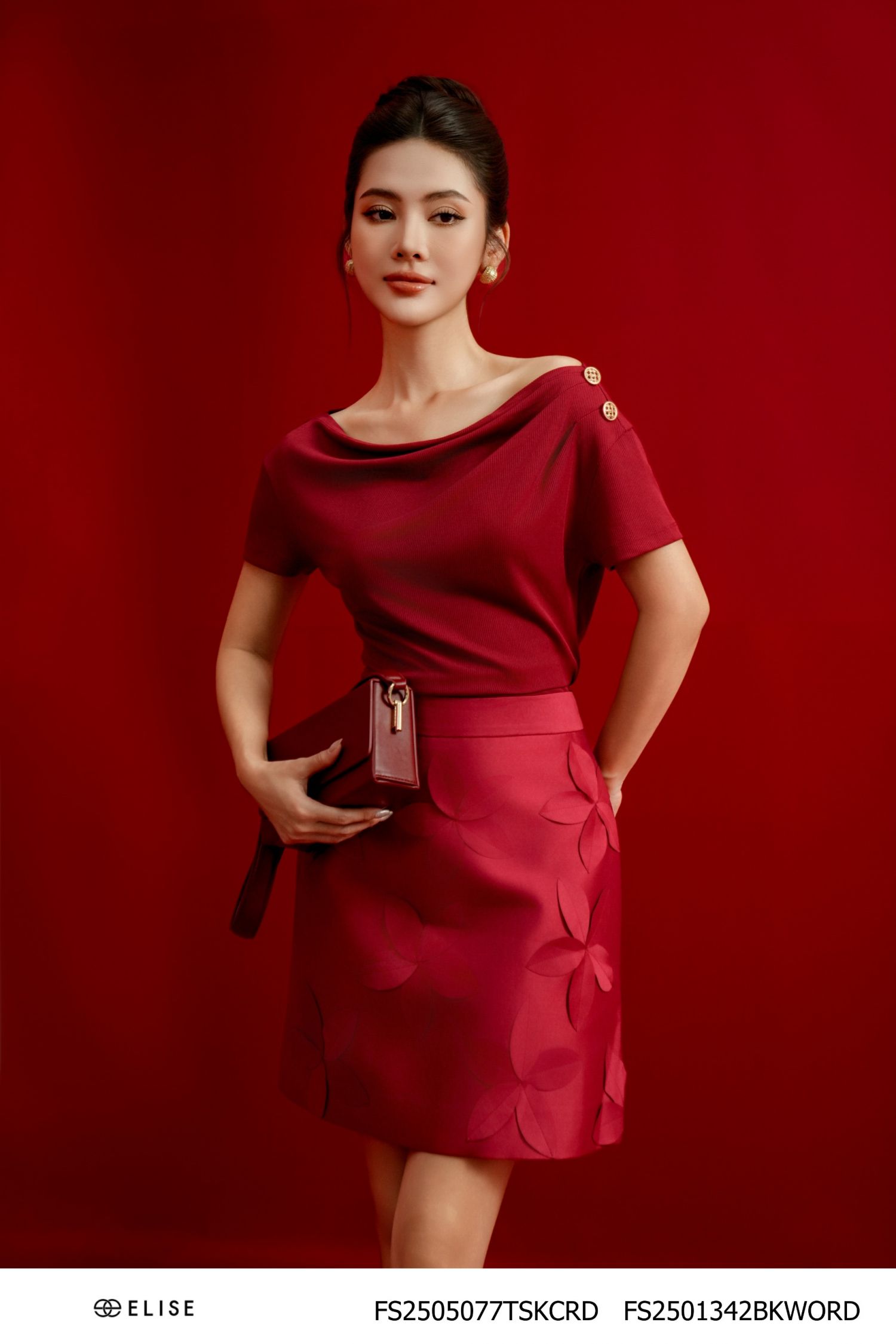 ÁO THUN ĐỎ ĐÔ XẾP LY VAI