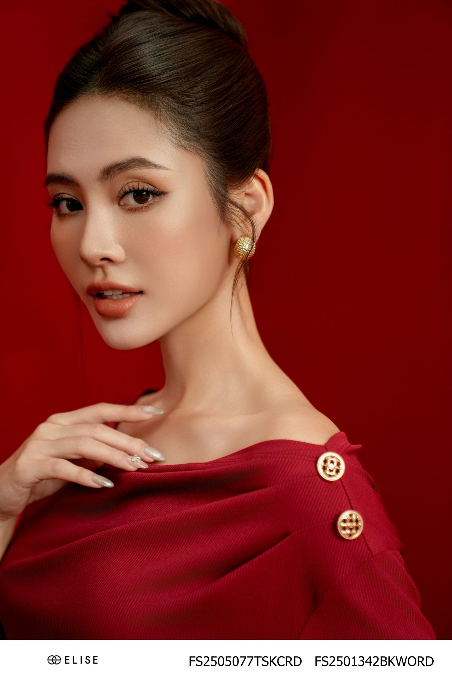 ÁO THUN ĐỎ ĐÔ XẾP LY VAI