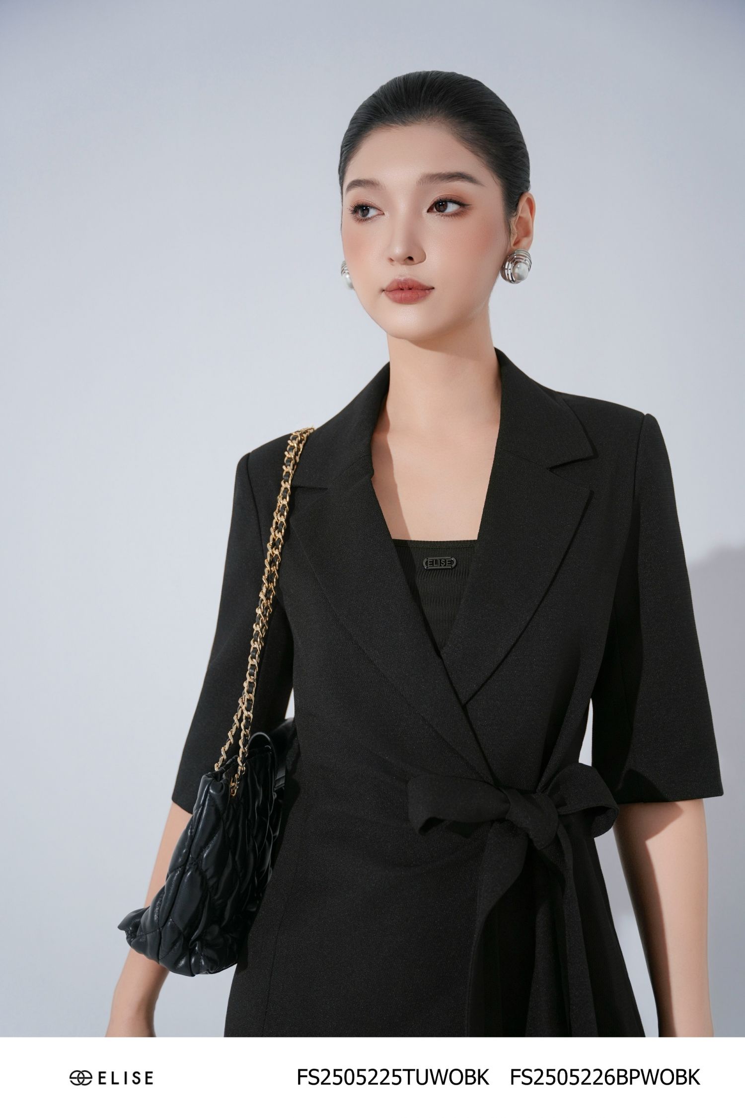 ÁO VEST ĐEN VÂN VẠT BUỘC