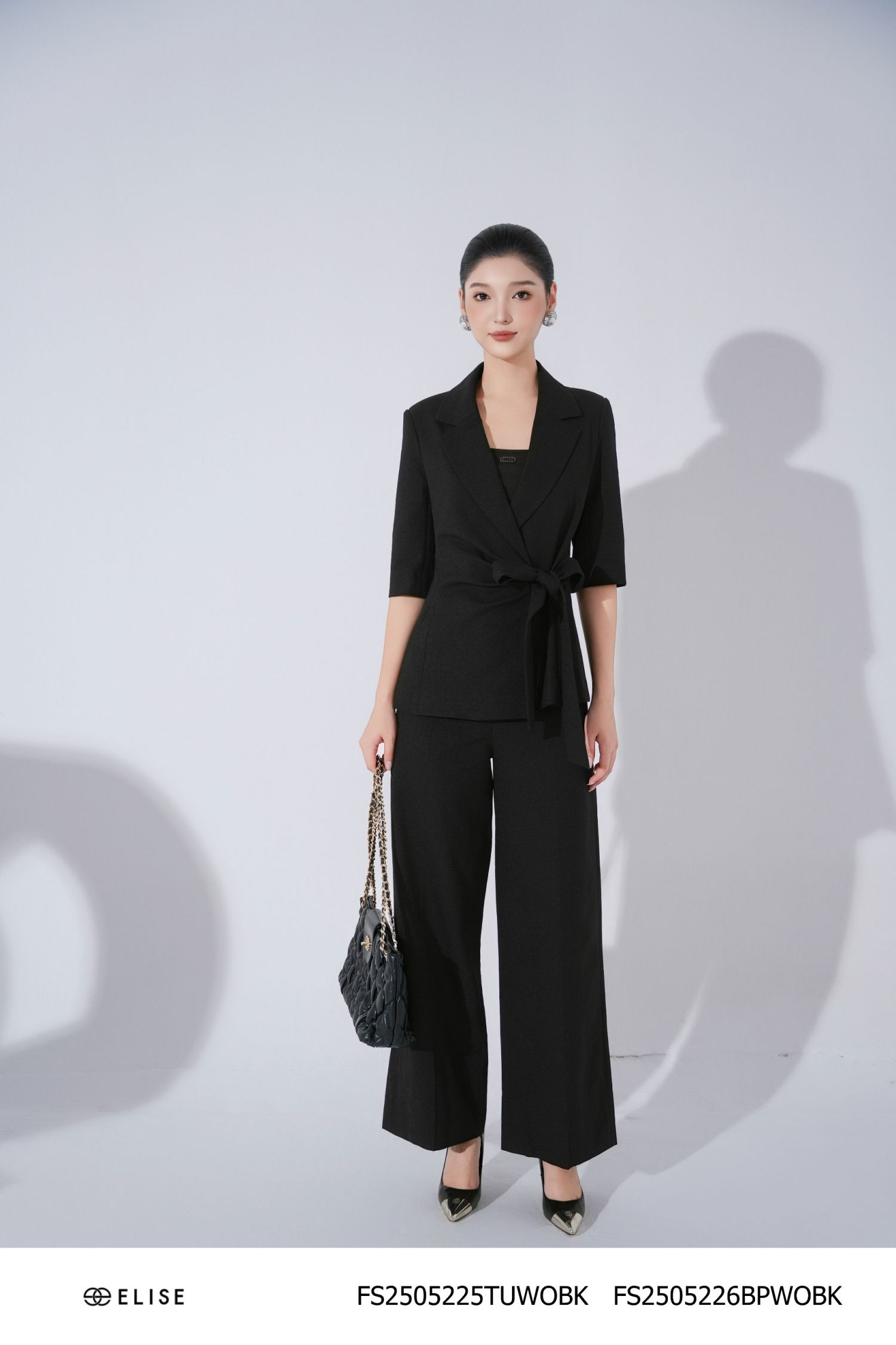 ÁO VEST ĐEN VÂN VẠT BUỘC