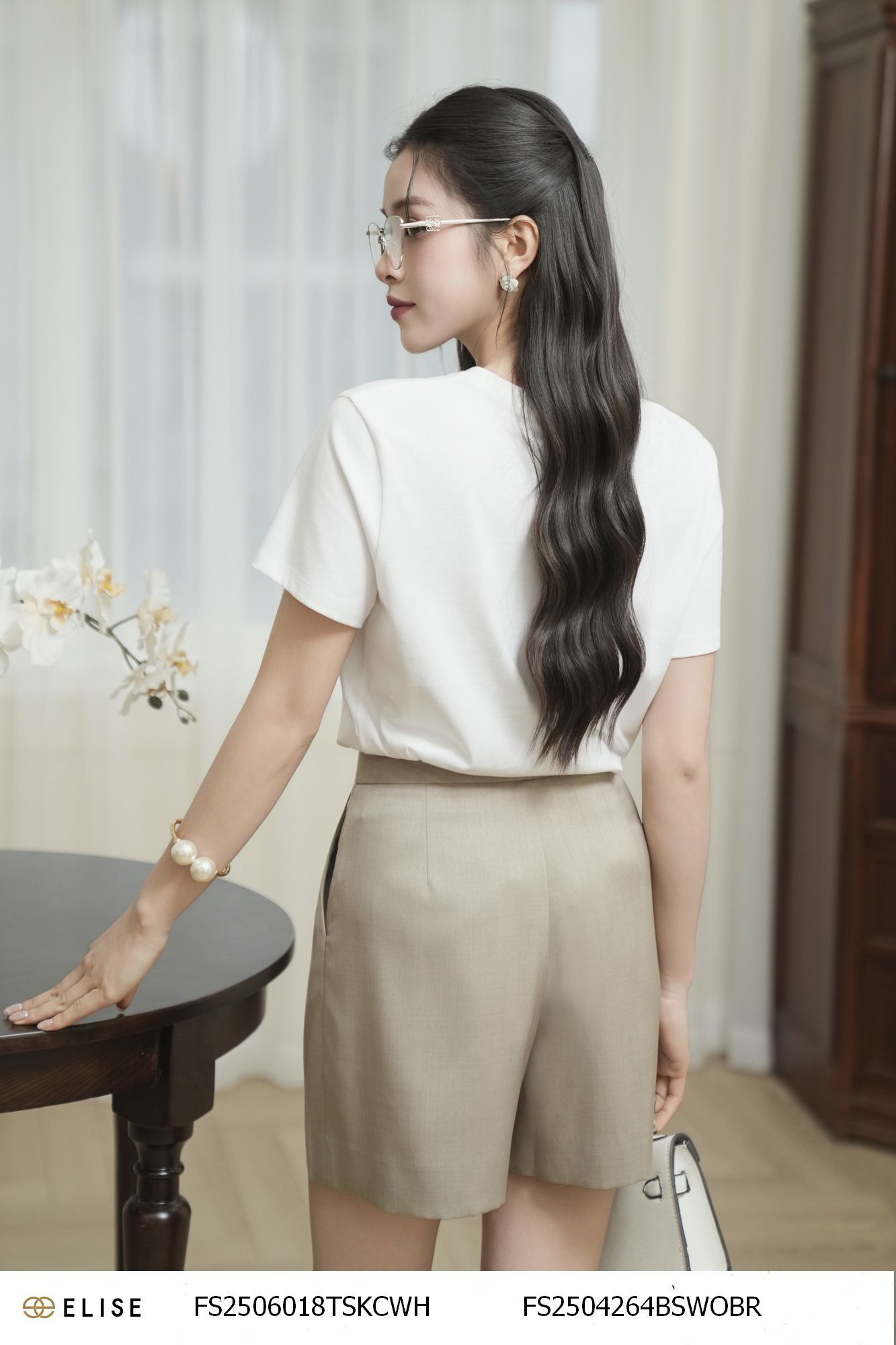 ÁO THUN TRẮNG THÊU ĐÍNH NGỌC TRAI