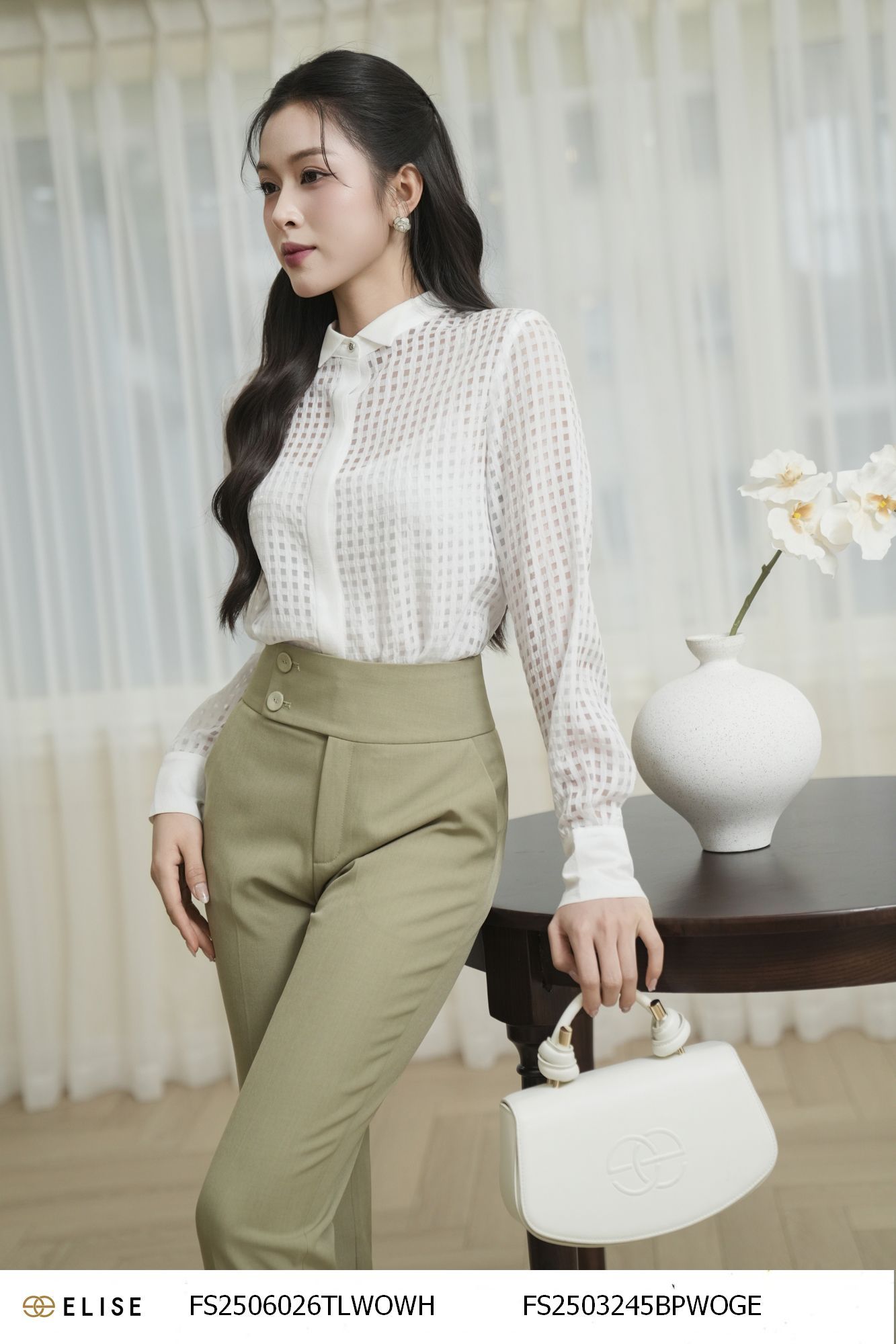 ÁO SM TRẮNG DÀI TAY CỔ TRỤ