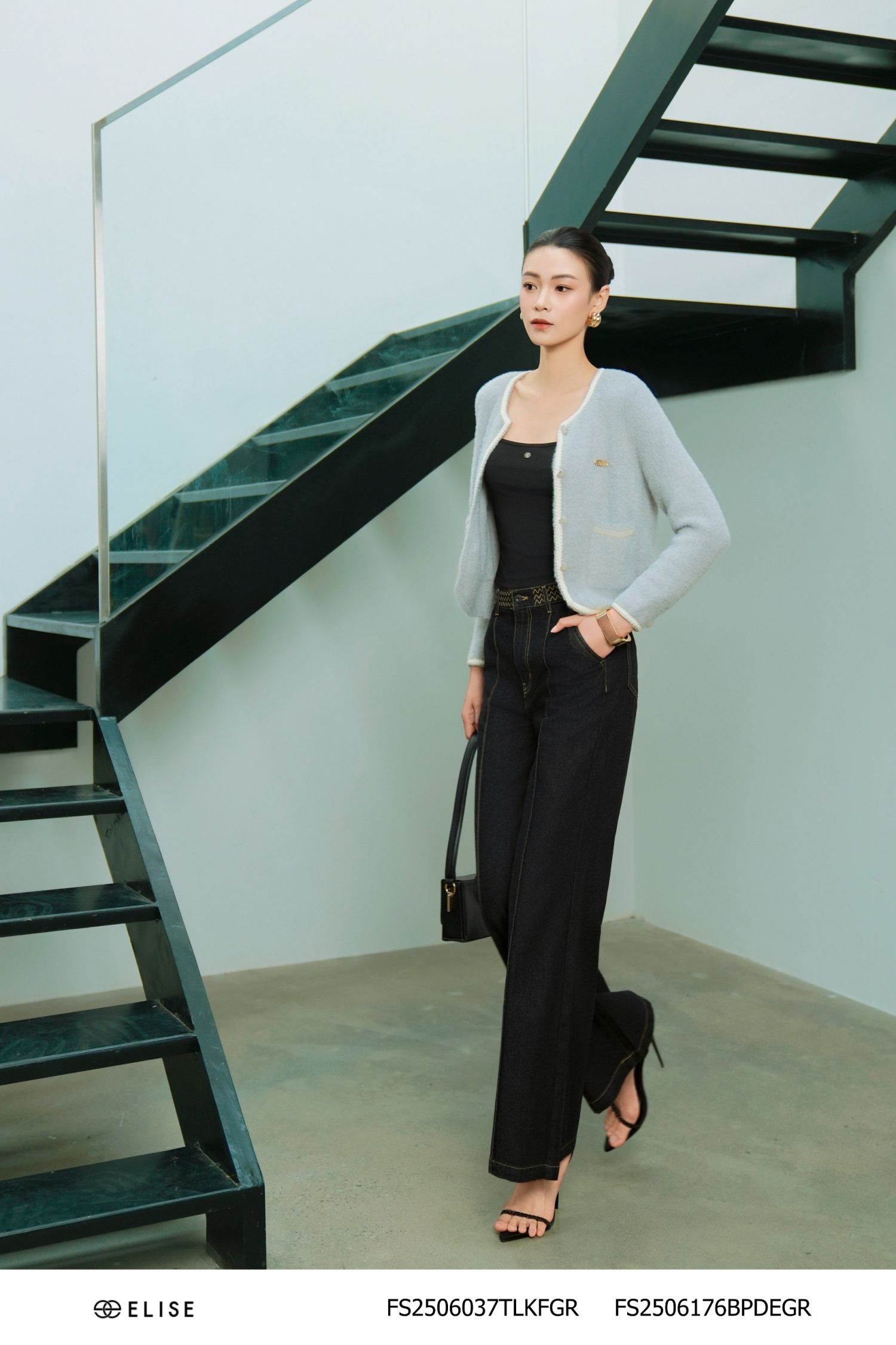 ÁO KHOÁC LEN GHI ĐÍNH LOGO NGỰC