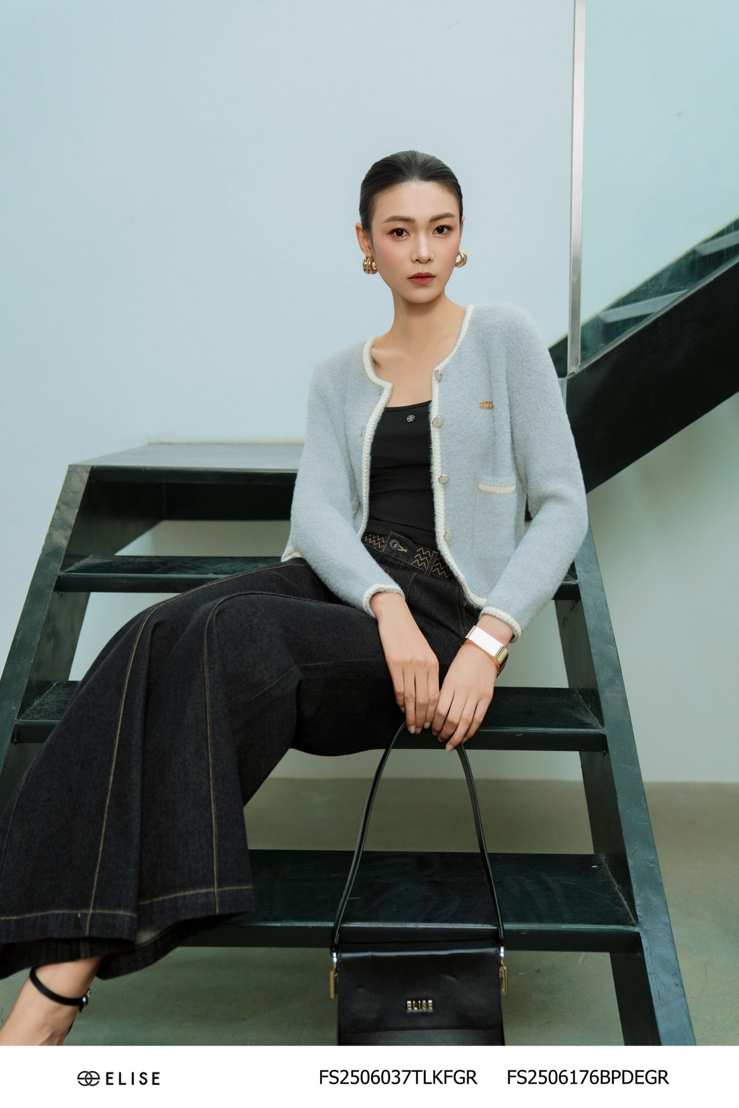 ÁO KHOÁC LEN GHI ĐÍNH LOGO NGỰC