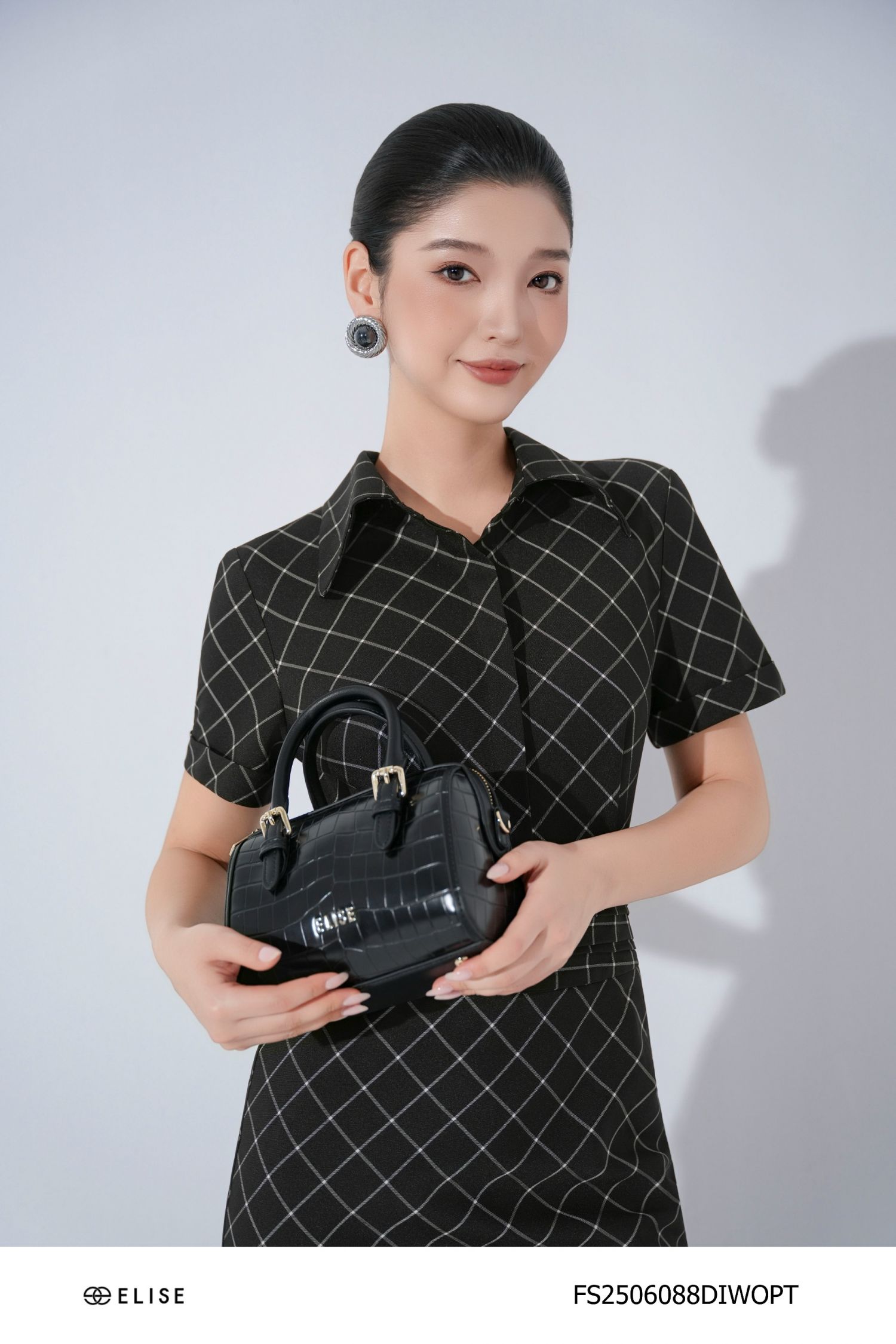 ĐẦM TUYTSY KẺ TRẮNG NỀN ĐEN NHÚN EO