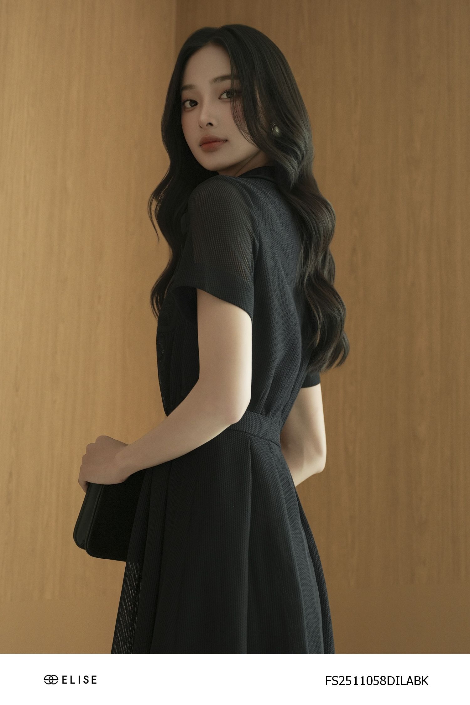 ĐẦM LƯỚI ĐEN CỔ ĐỨC