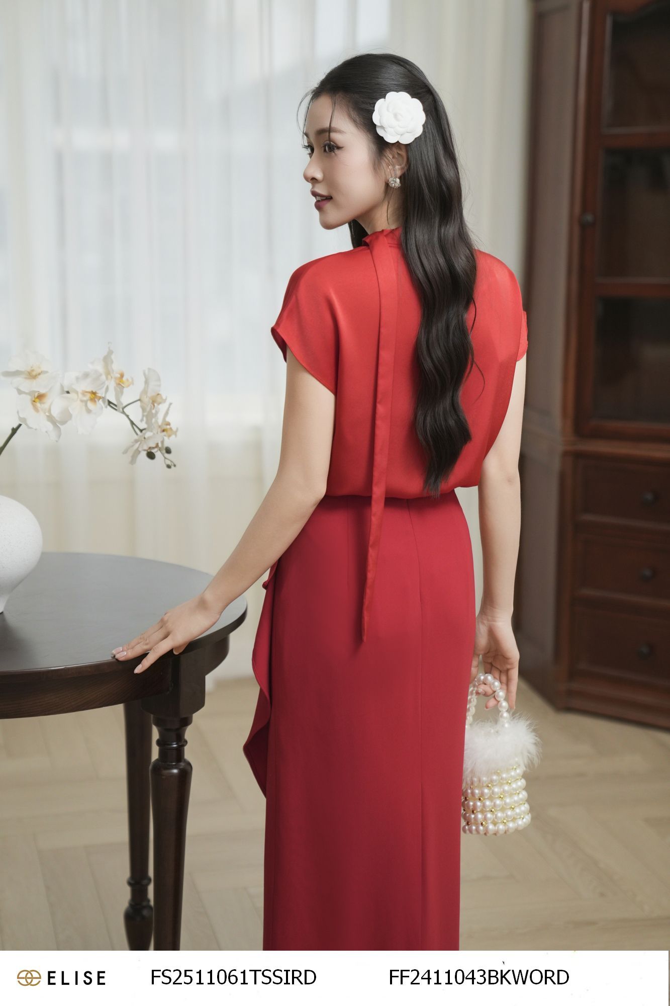 ÁO LỤA ĐỎ VẠT LỆCH DÂY CỔ