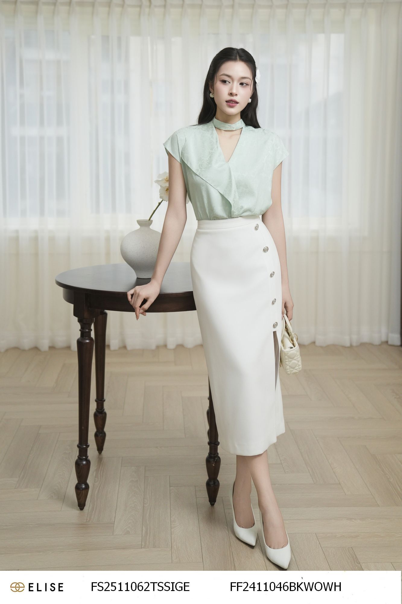 JUPE TRẮNG XẺ BÊN ĐÍNH CÚC
