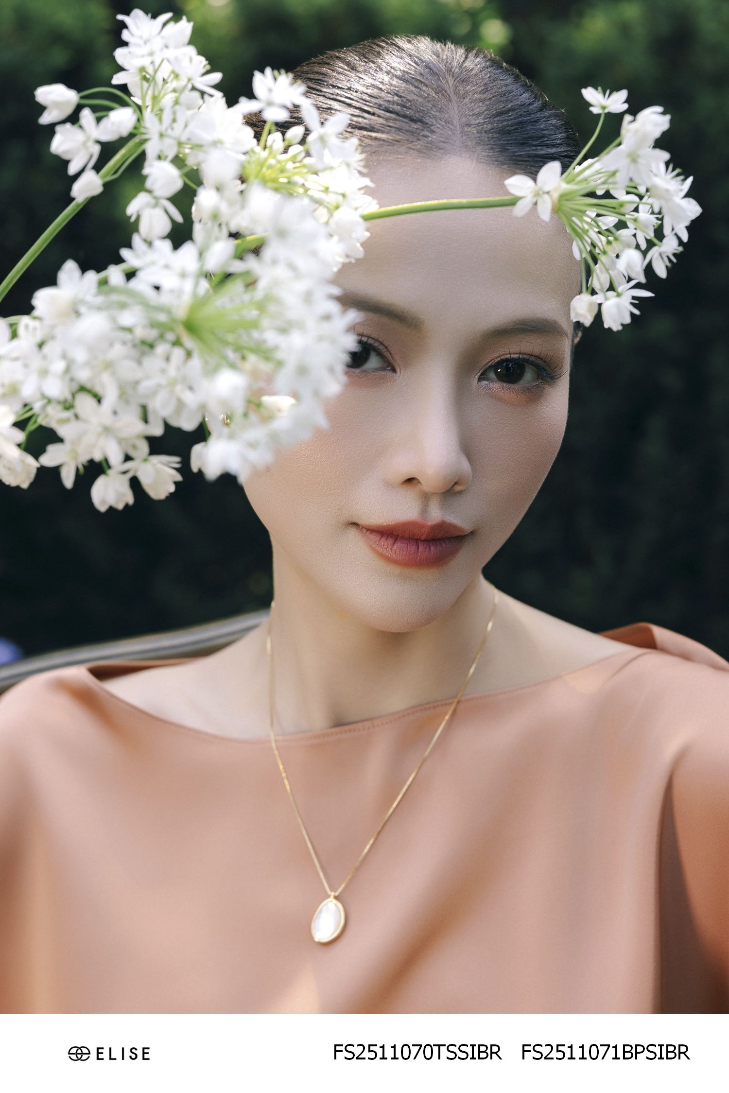 ÁO LỤA NÂU CAM VAI CHỜM ĐÍNH LOGO