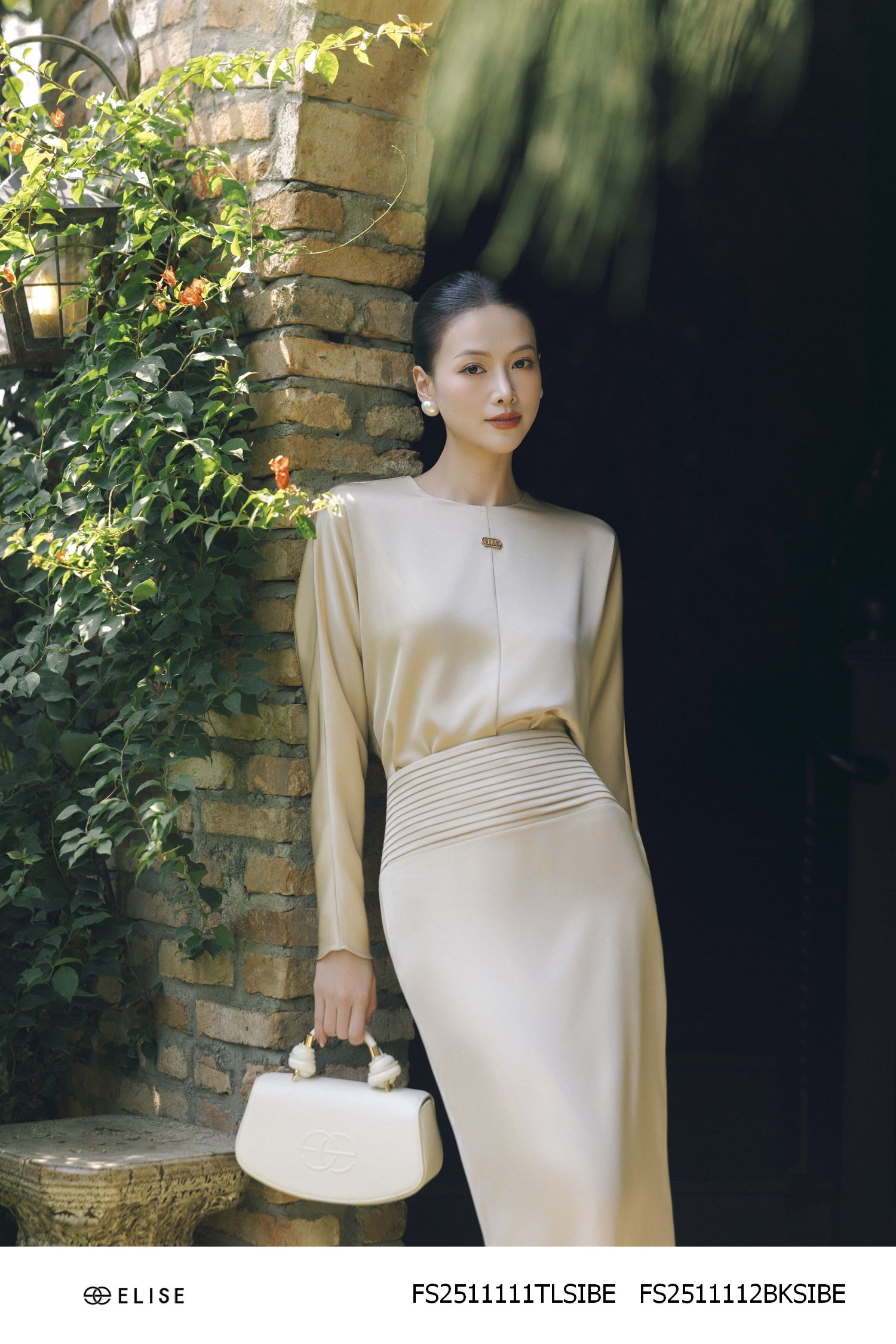 ÁO LỤA BE NÂU TAY CÁNH DƠI