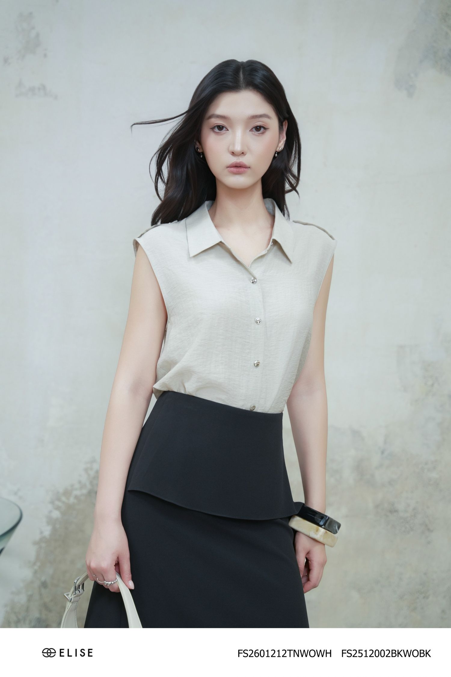 CV TUYTSY ĐEN VẠT PHỦ LỆCH XẺ SAU