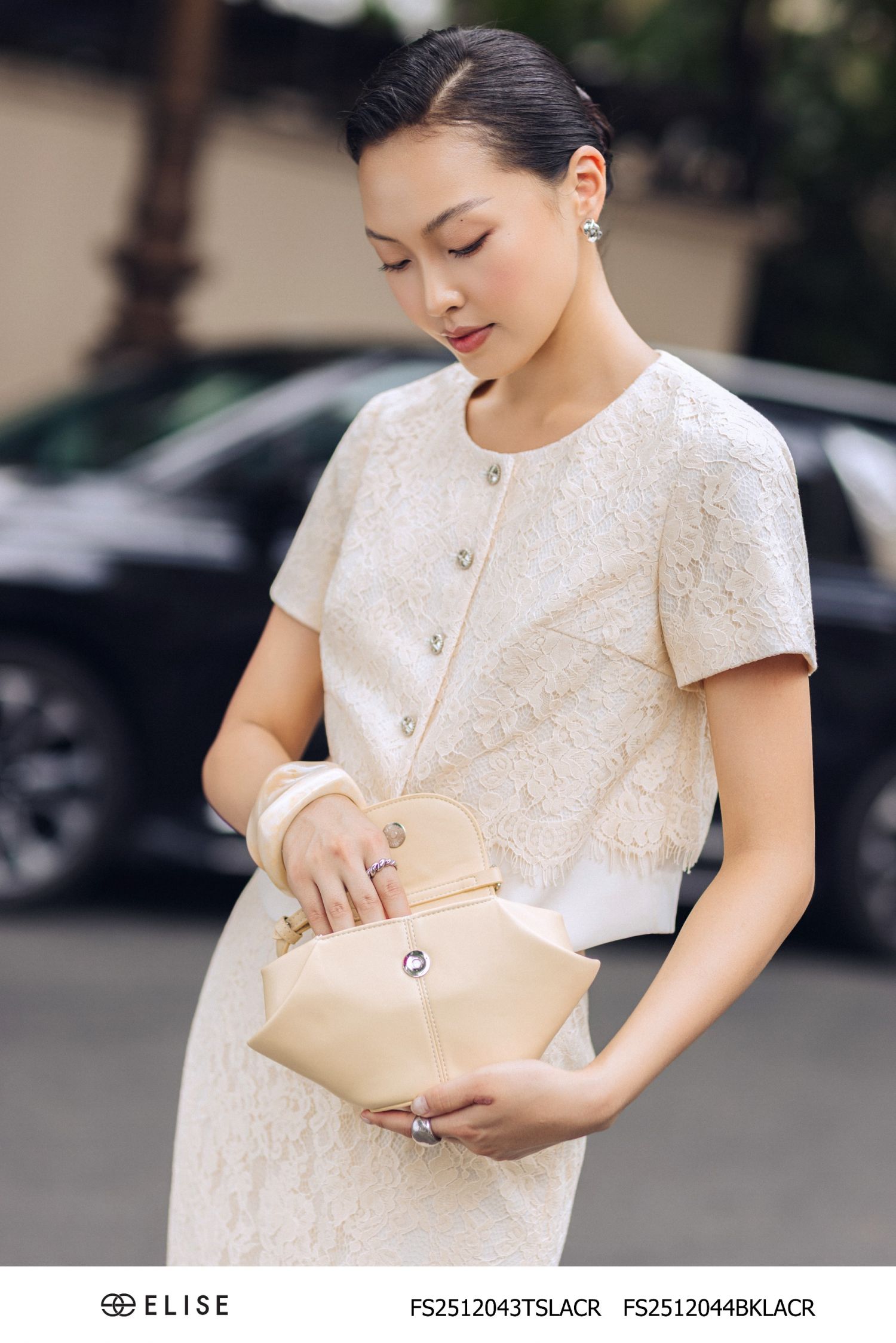 ÁO REN HOA KEM CỔ TRÒN