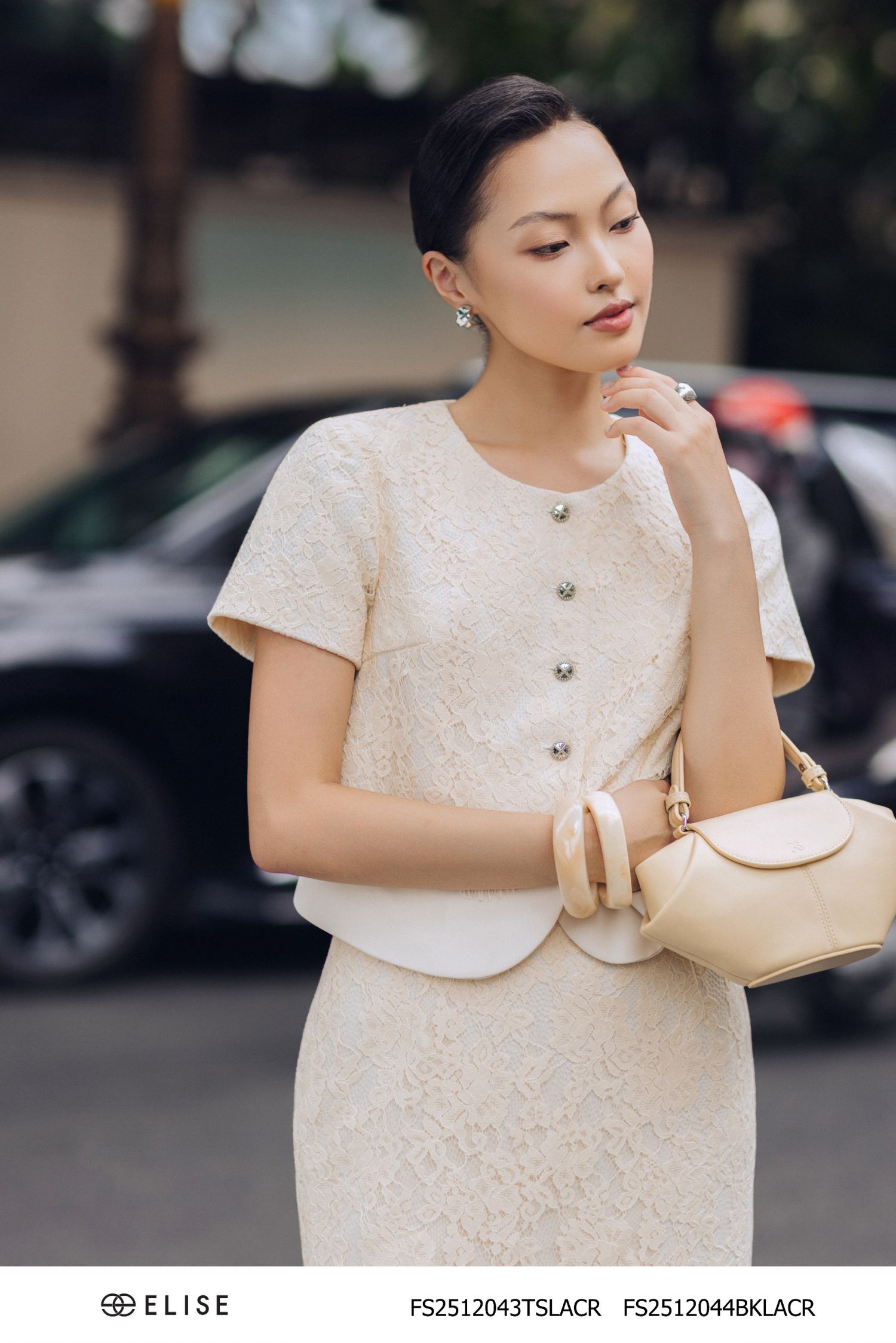 ÁO REN HOA KEM CỔ TRÒN