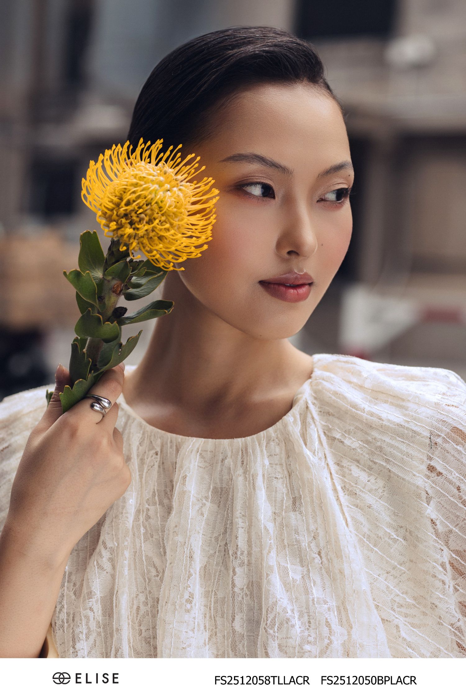 ÁO REN HOA CHẠY LƯỚI KIM TUYẾN