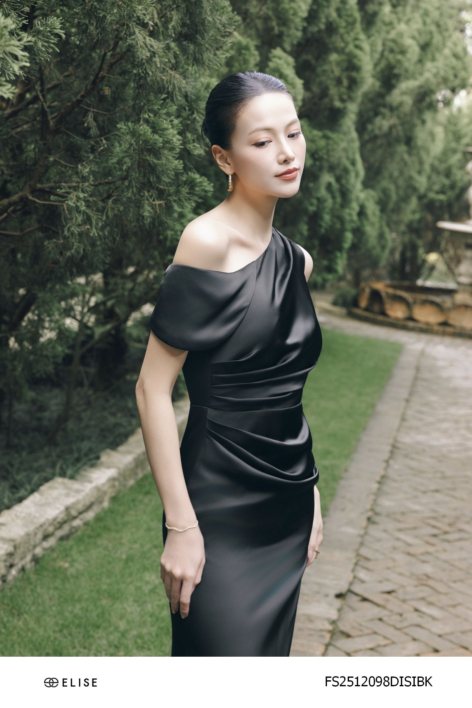 ĐẦM LỤA ĐEN NHÚN EO VAI LỆCH