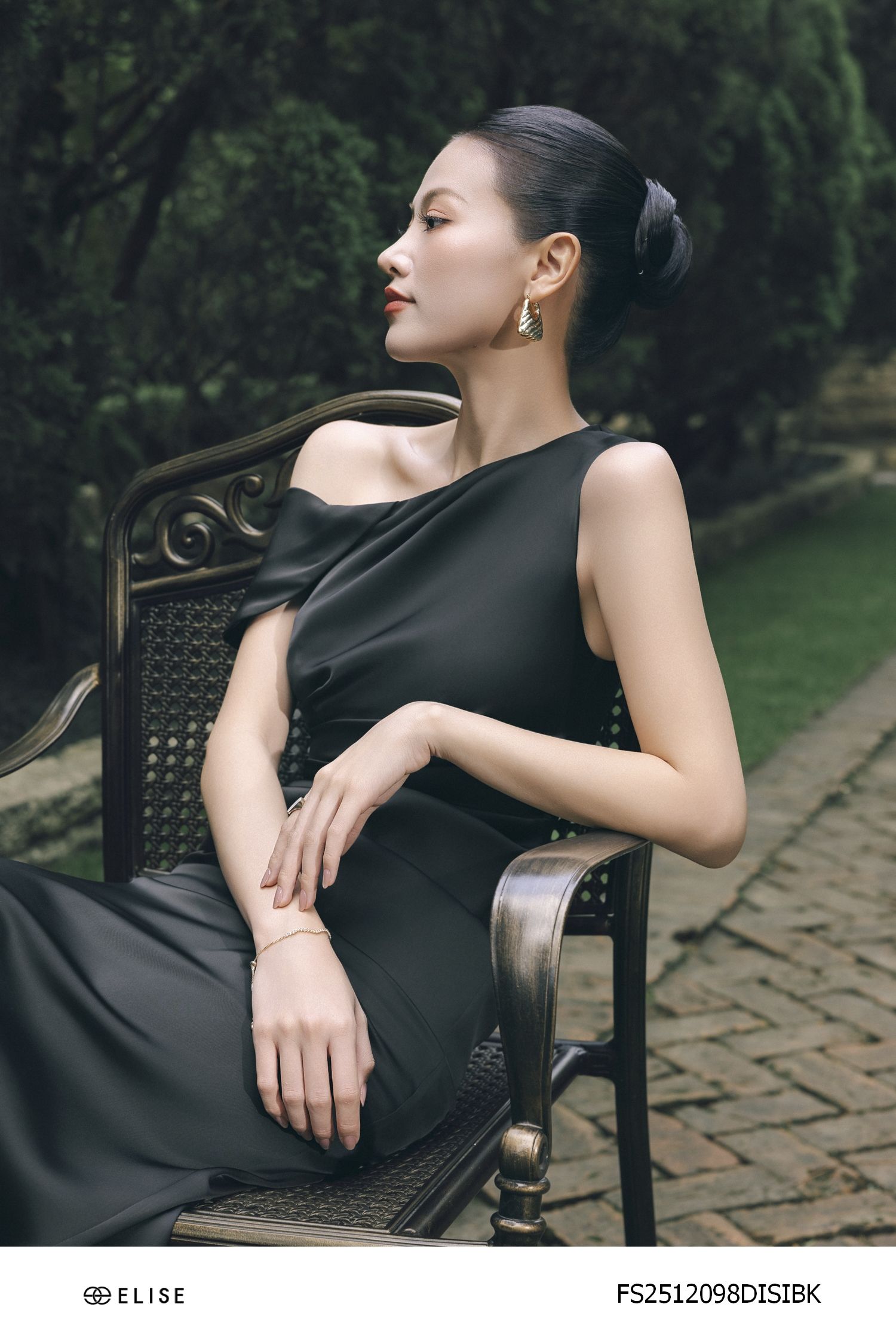 ĐẦM LỤA ĐEN NHÚN EO VAI LỆCH