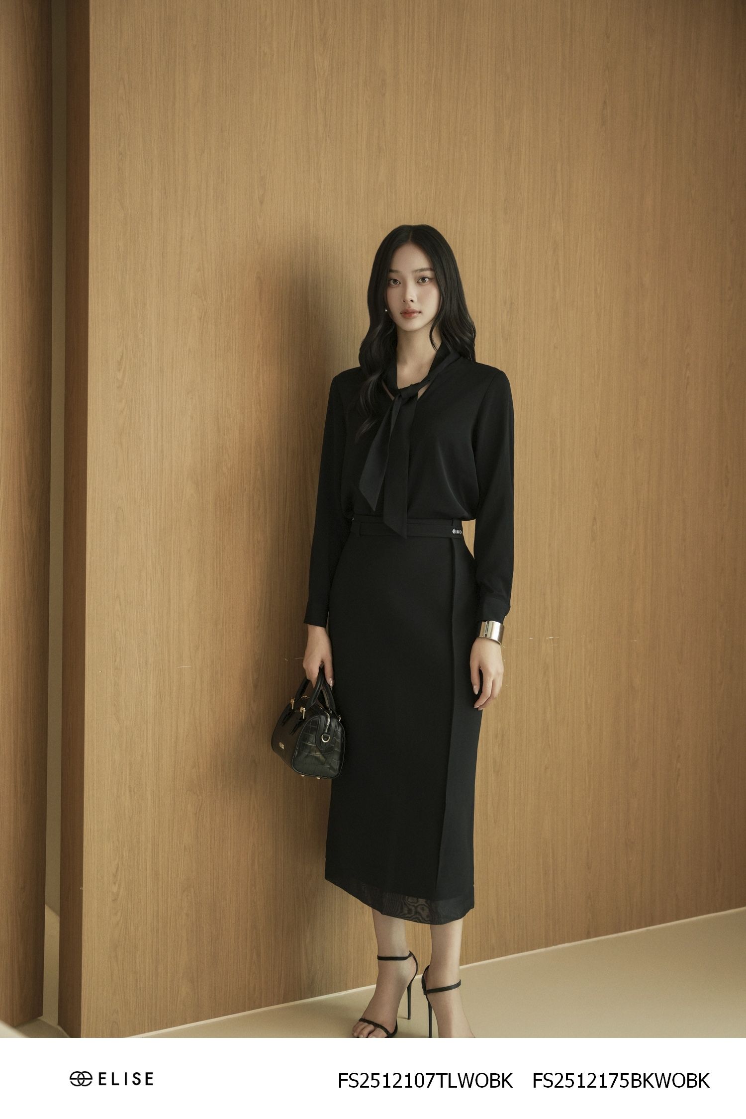 SM ĐEN CỔ V DÂY CHÉO
