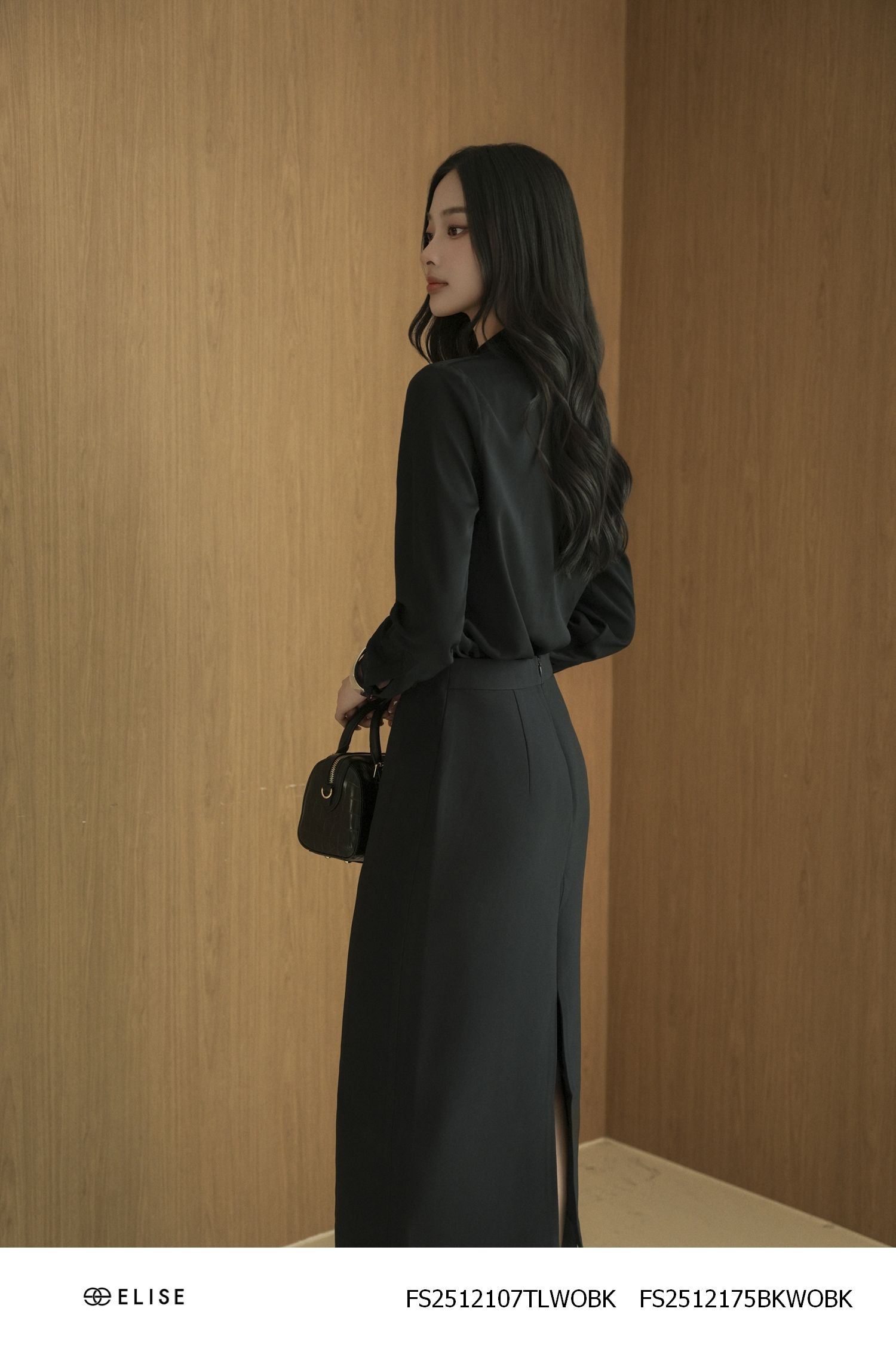 SM ĐEN CỔ V DÂY CHÉO