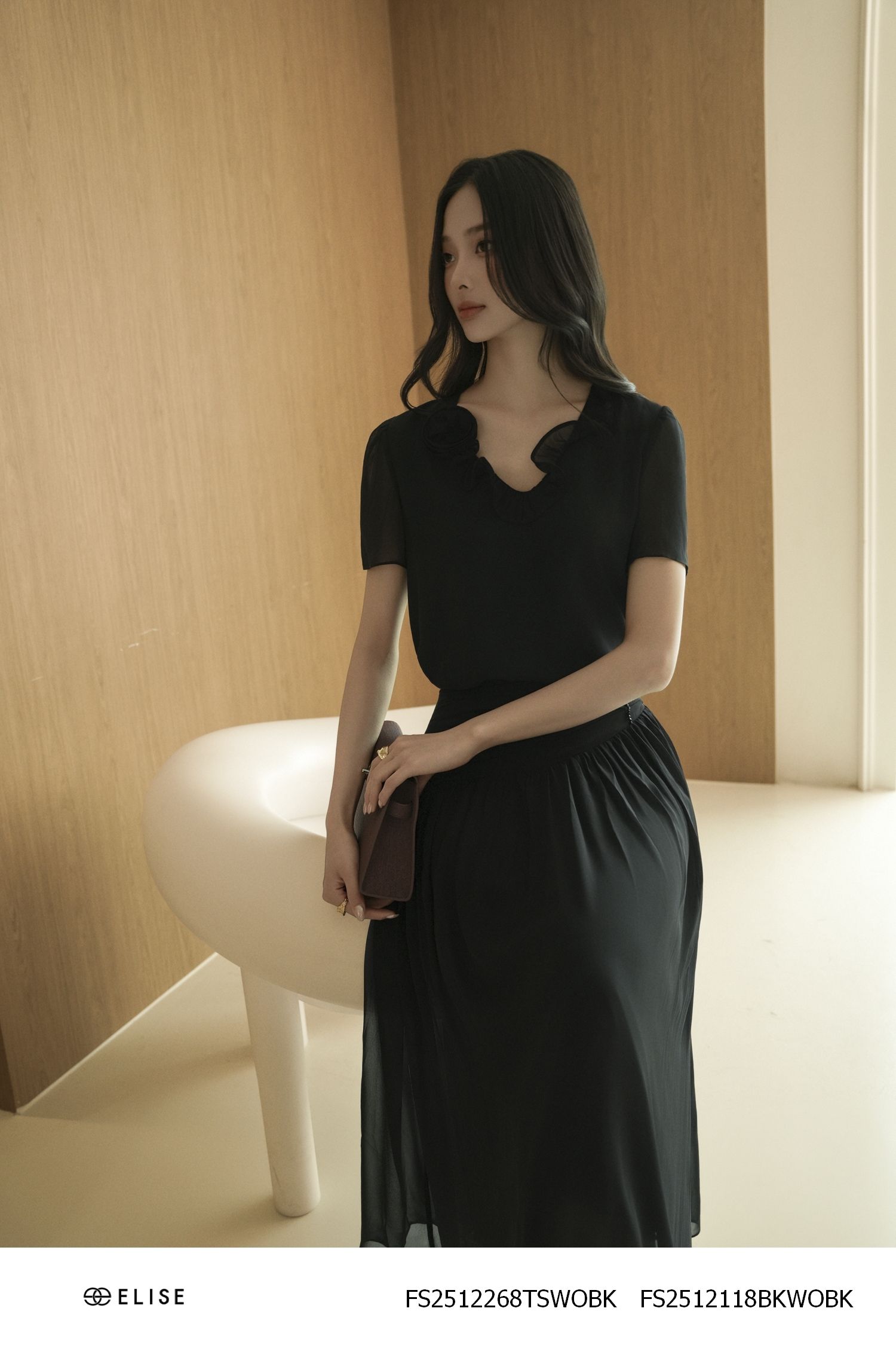 CV CHIFFON ĐEN XẾP NHÚN ĐÍNH CƯỜM