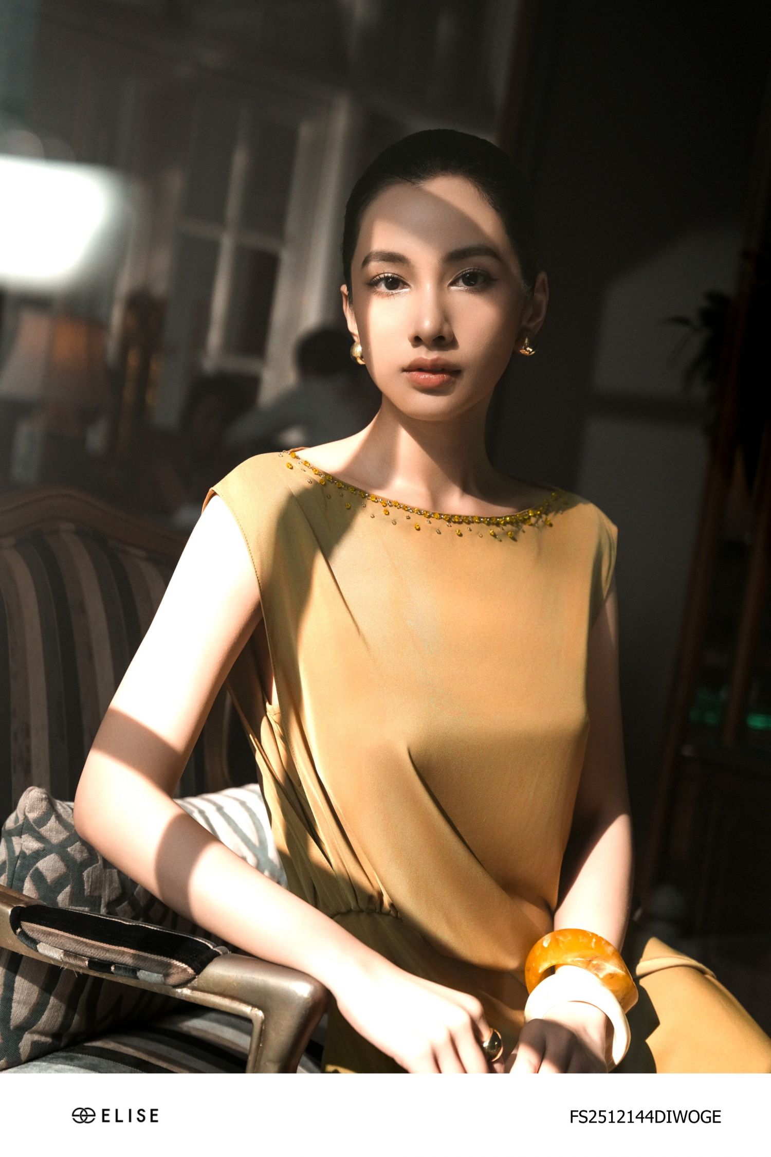 ĐẦM TUYTSY LỤA XANH OLIU VẠT CHÉO BÊN
