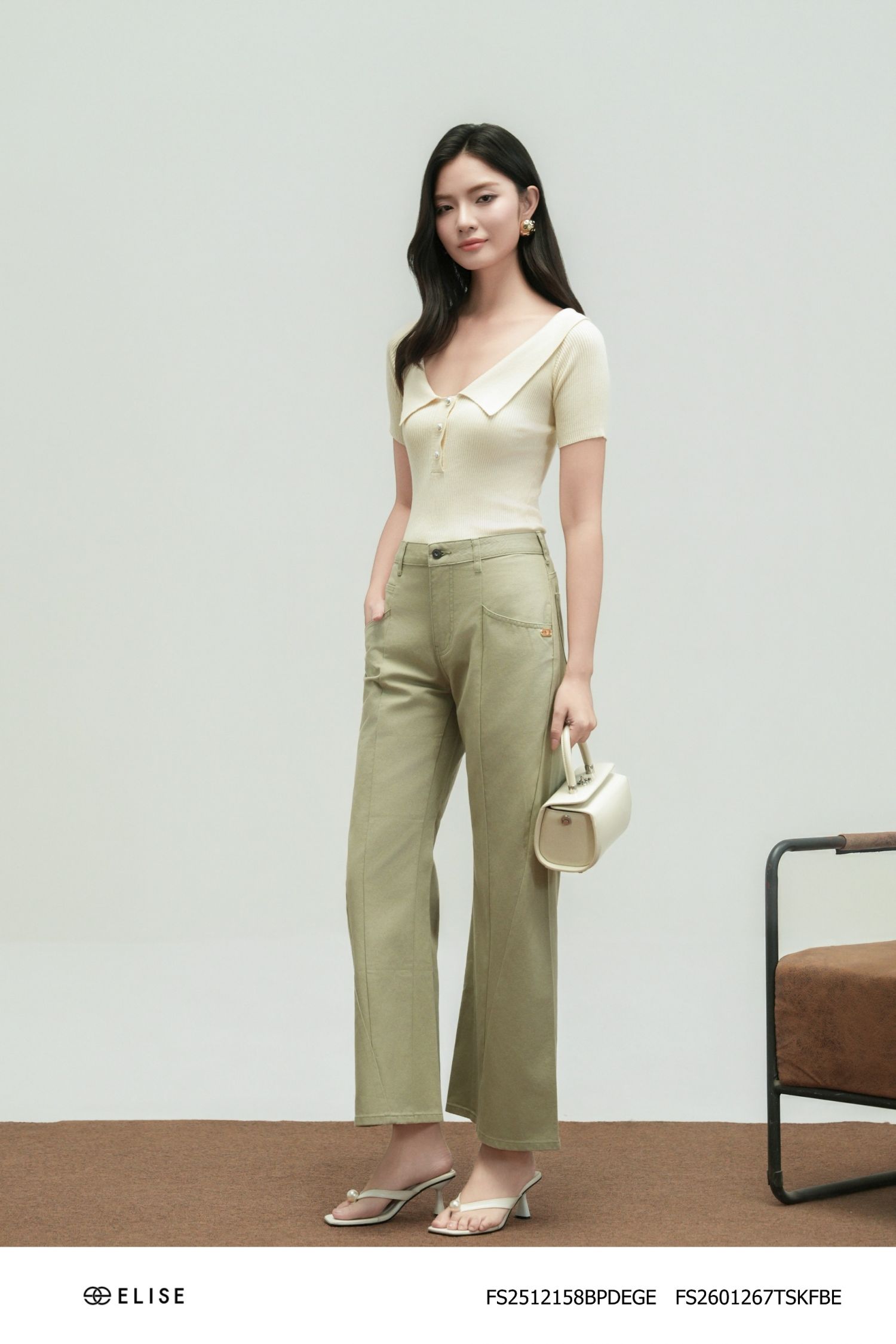 QUẦN JEANS XANH BƠ ĐÍNH LOGO