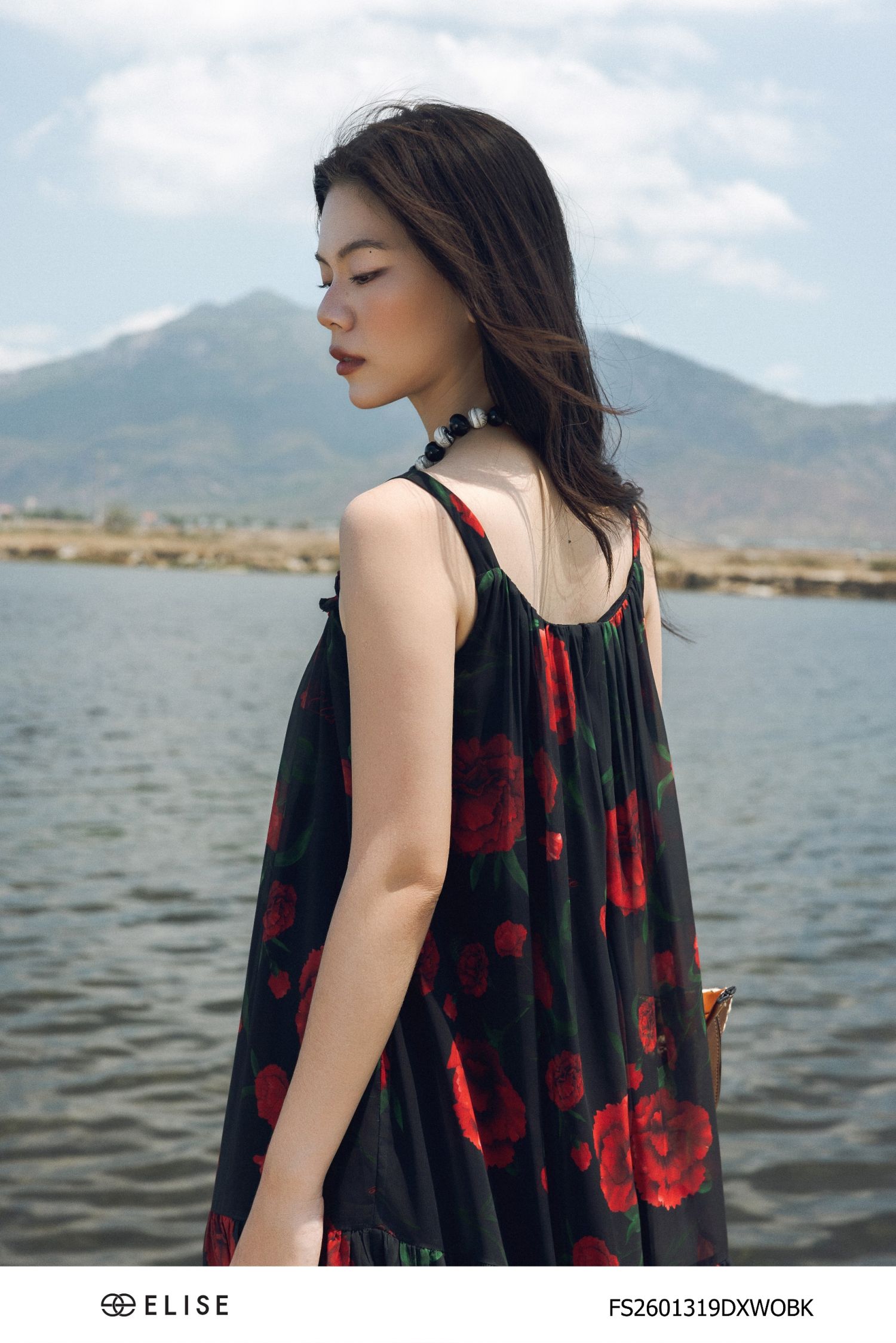 ĐẦM MAXI HOA NỀN ĐEN XẾP BÈO NGỰC