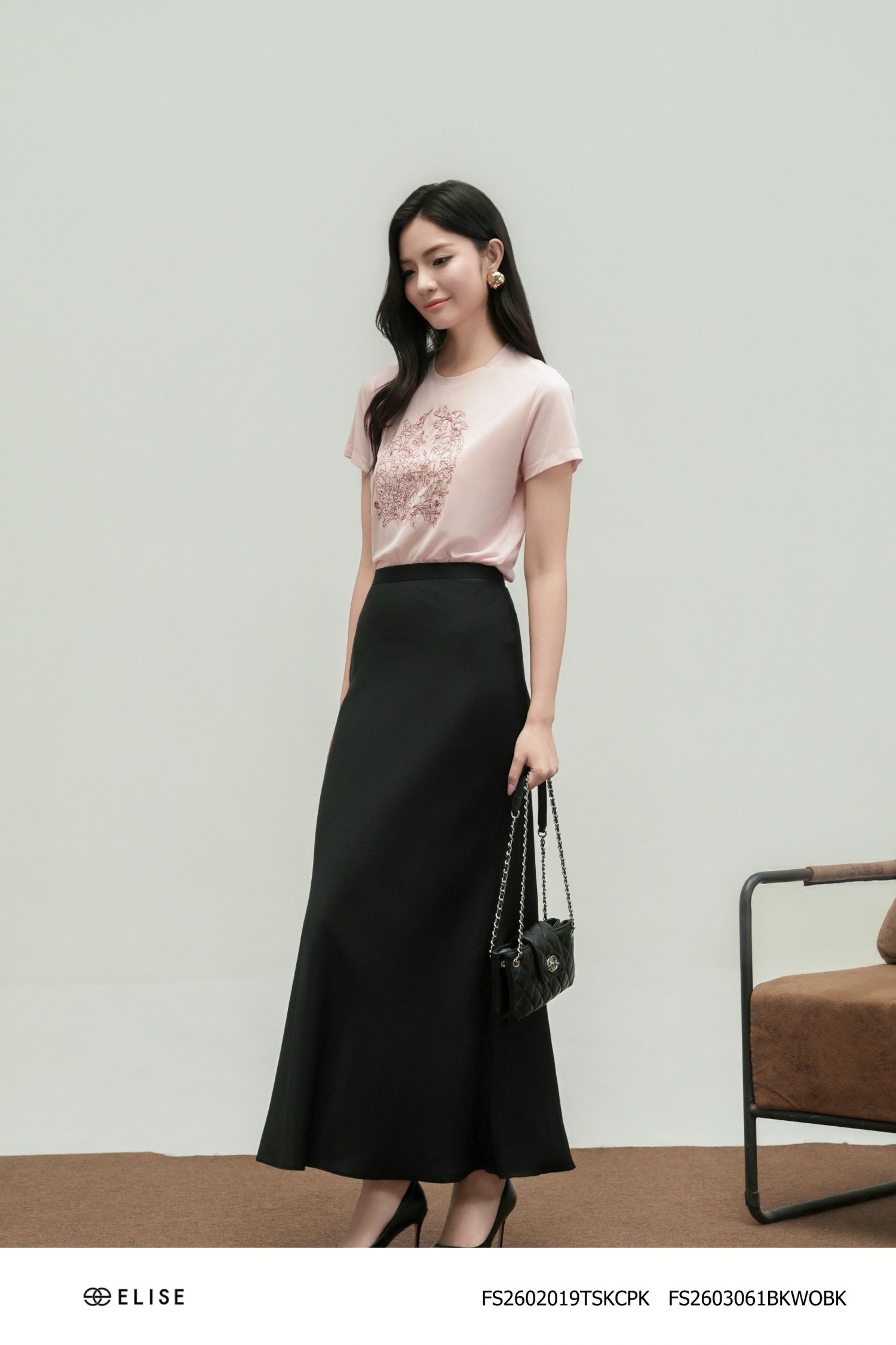 ÁO THUN HỒNG THÊU ĐÍNH CƯỜM