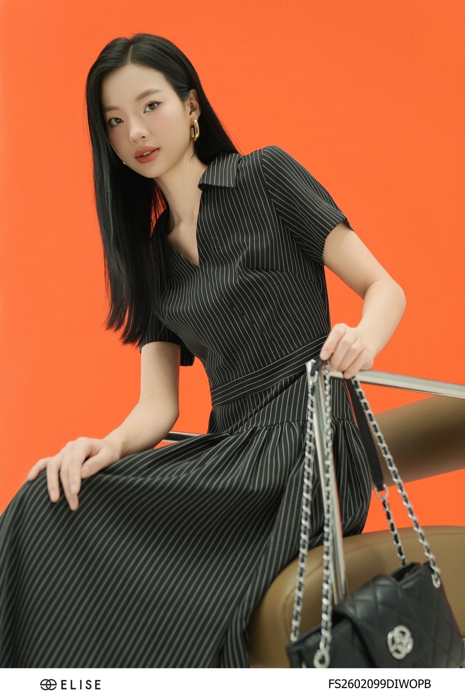 ĐẦM TUYTSY ĐEN KẺ TRẮNG CỔ V