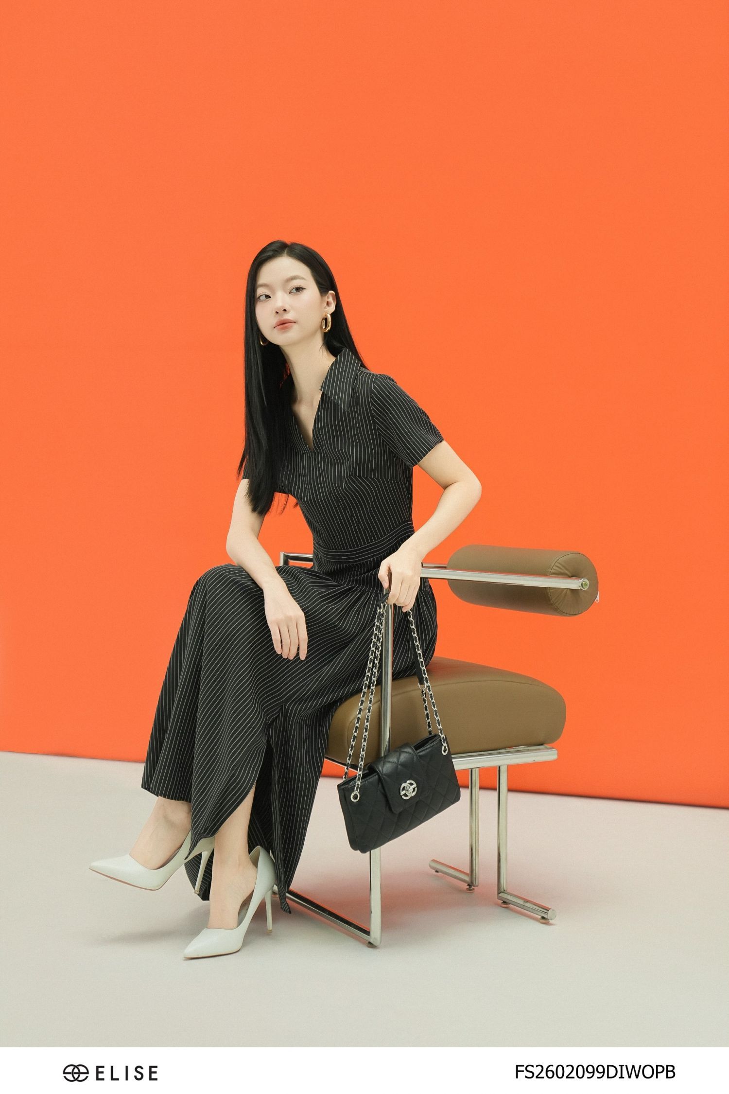 ĐẦM TUYTSY ĐEN KẺ TRẮNG CỔ V