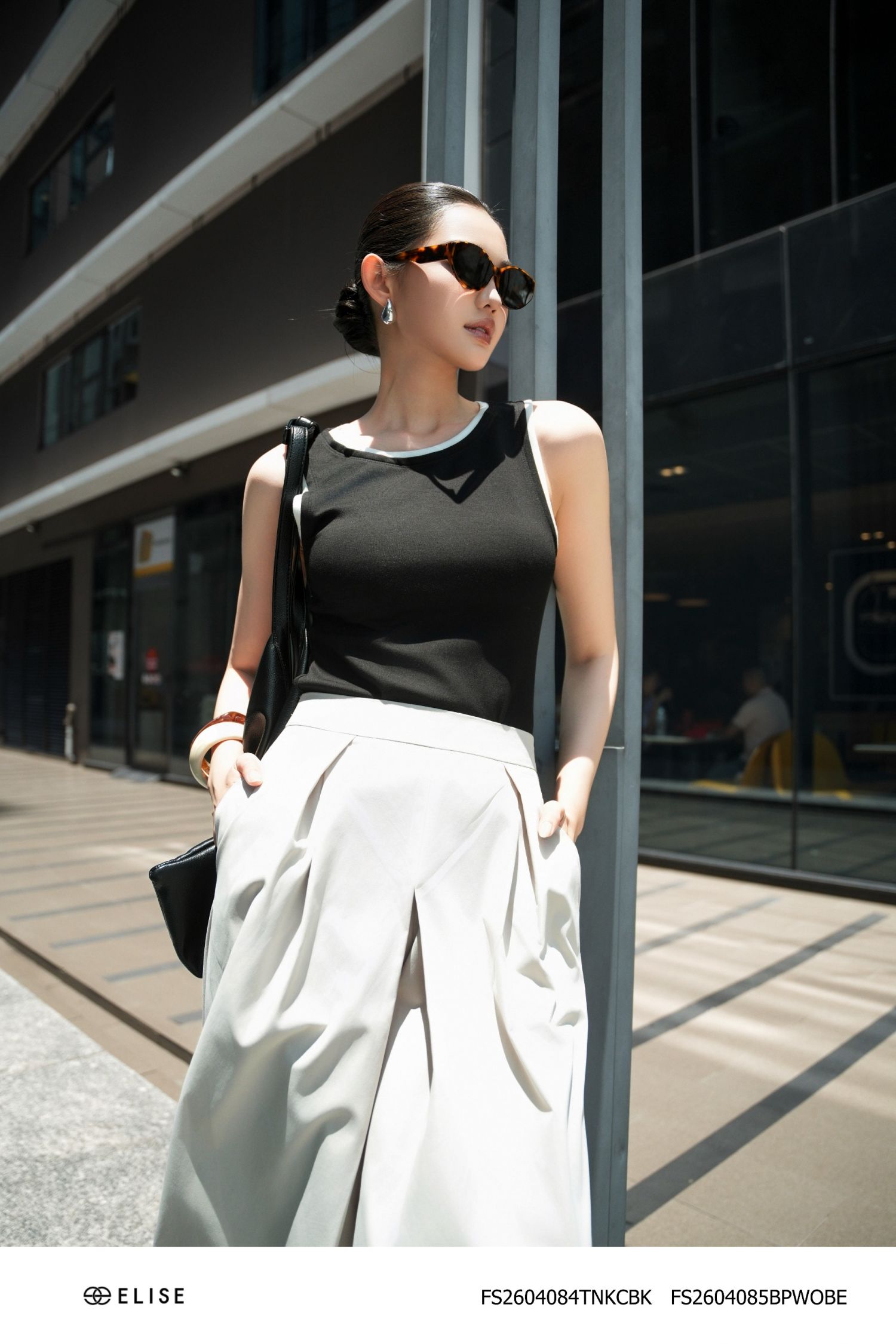 ÁO THUN ĐEN SÁT NÁCH PHỐI TRẮNG