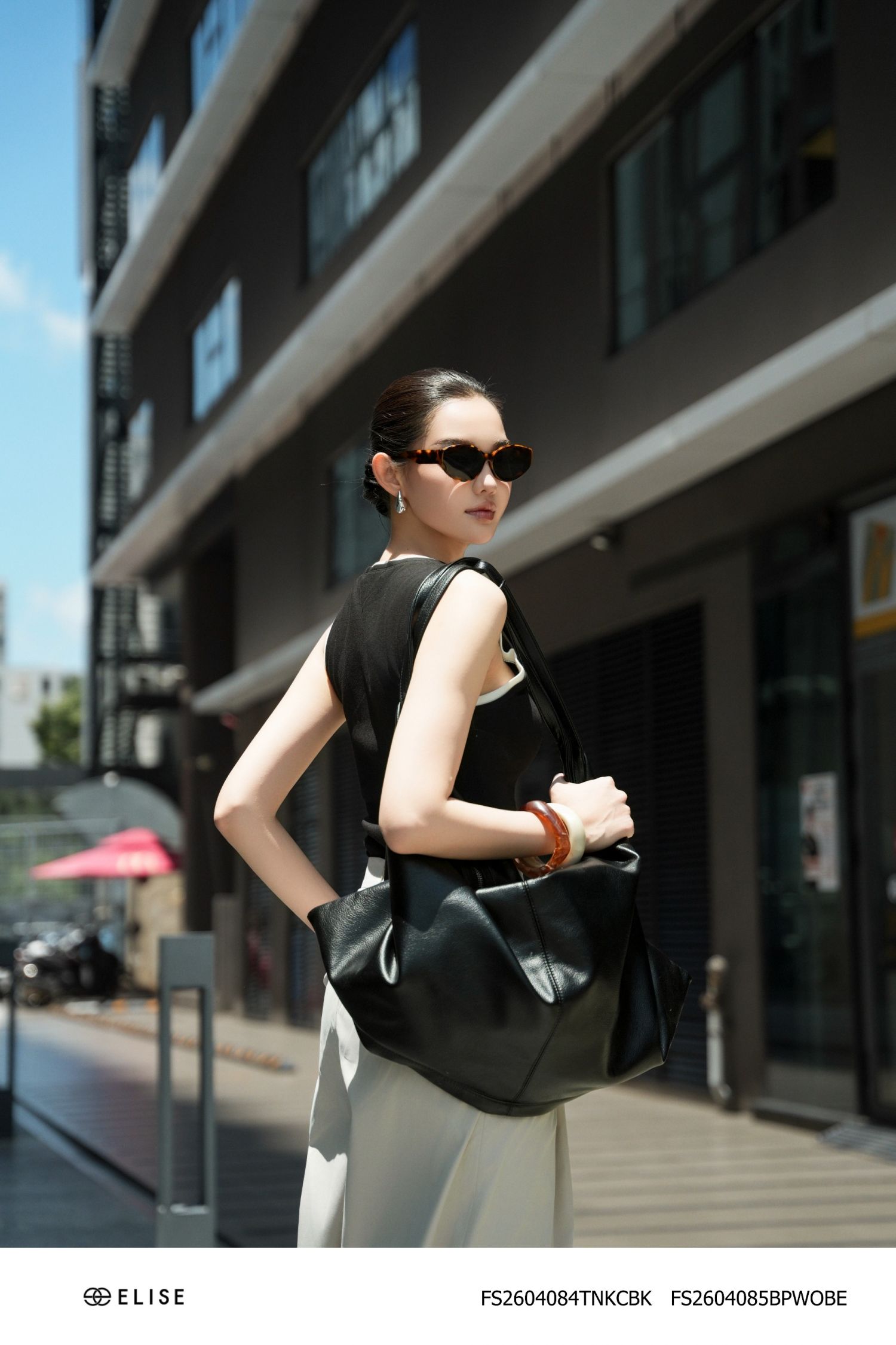 ÁO THUN ĐEN SÁT NÁCH PHỐI TRẮNG