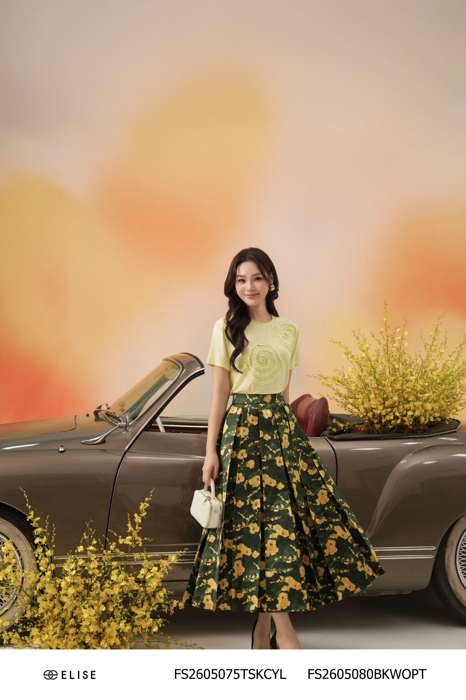 ÁO THUN VÀNG MAY HOA