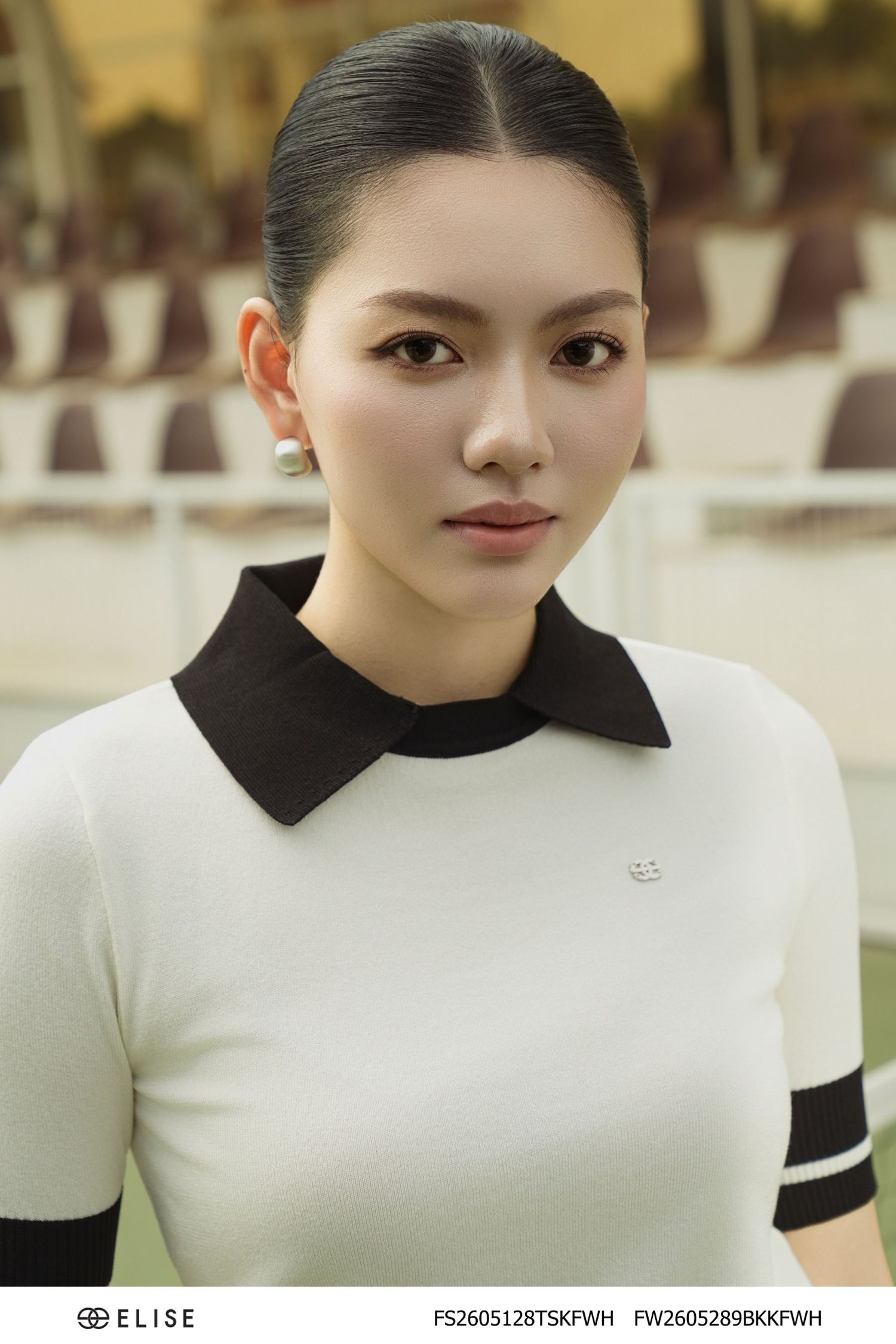 ÁO MONGTOGHI TRẮNG PHỐI CỔ ĐEN (KÈM CV FW2605289BKKF)