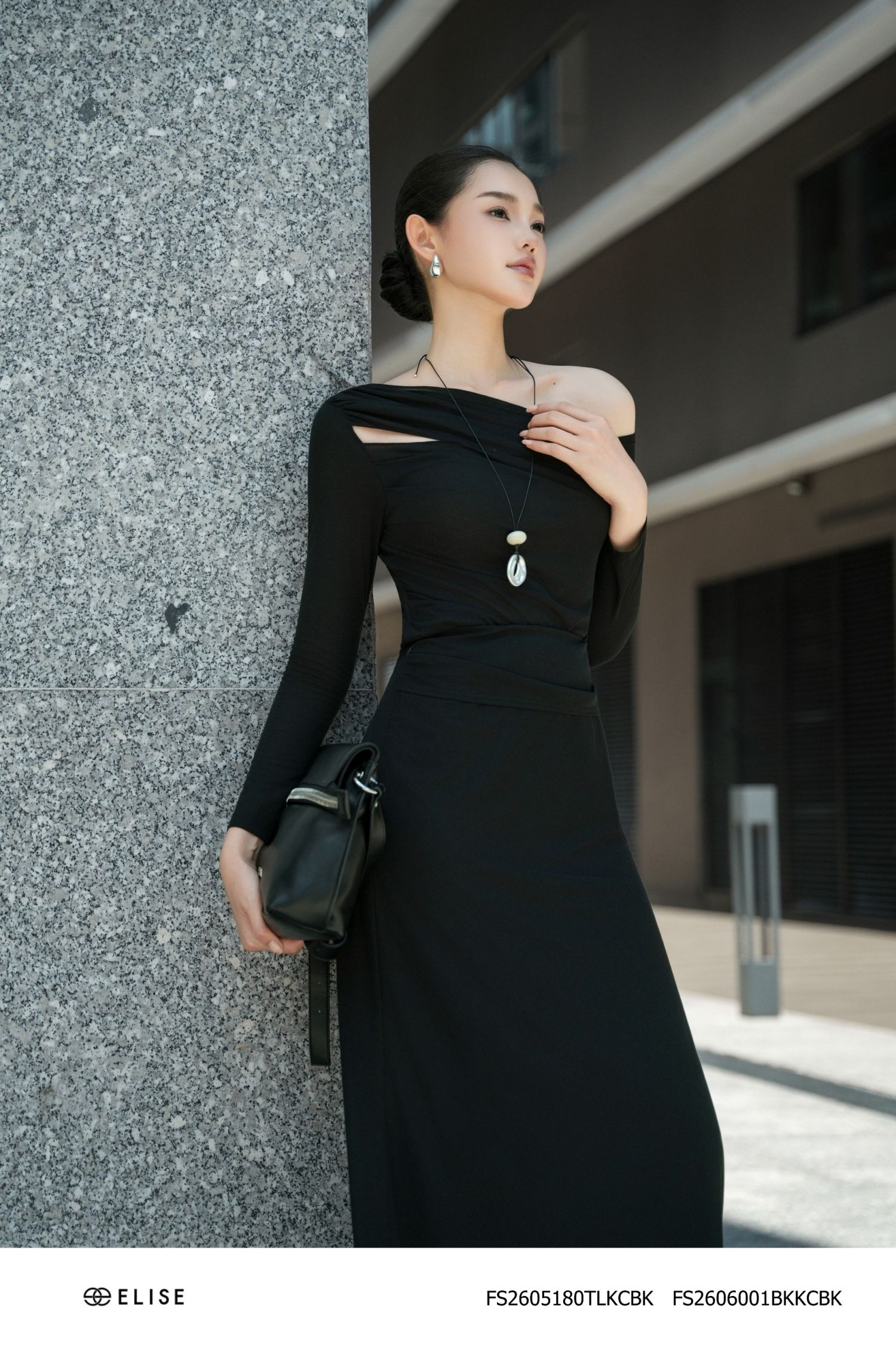 ÁO THUN ĐEN TRỄ VAI DÀI TAY