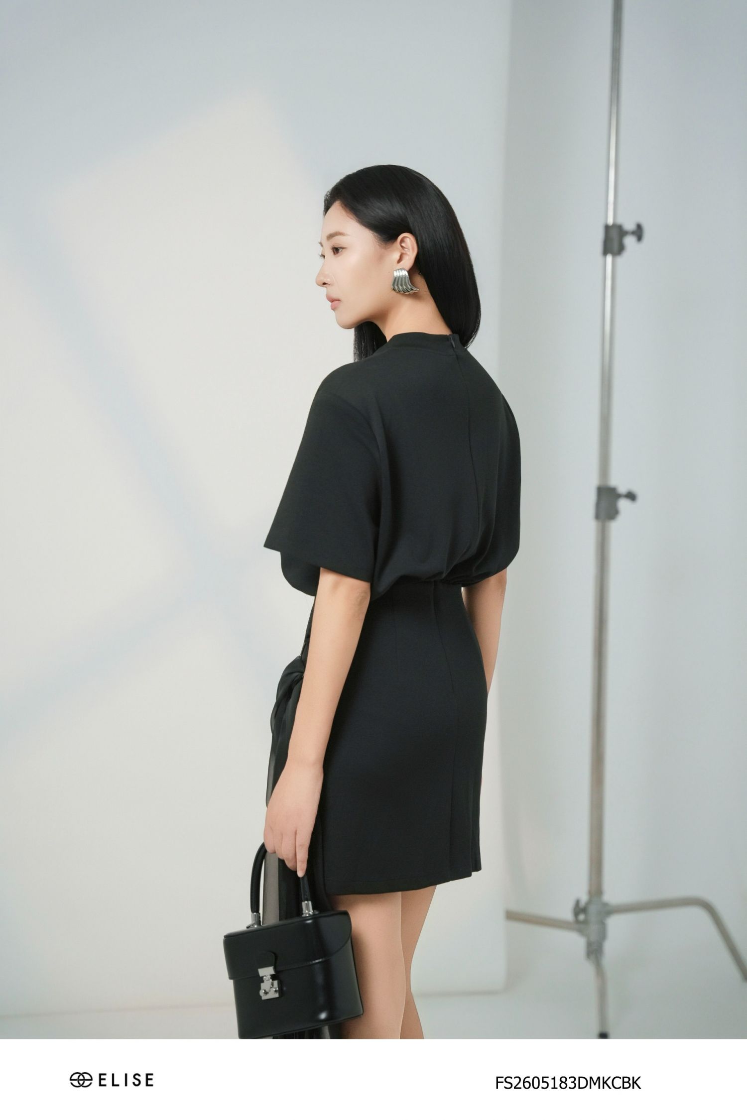 ĐẦM THUN ĐEN NHÚN EO