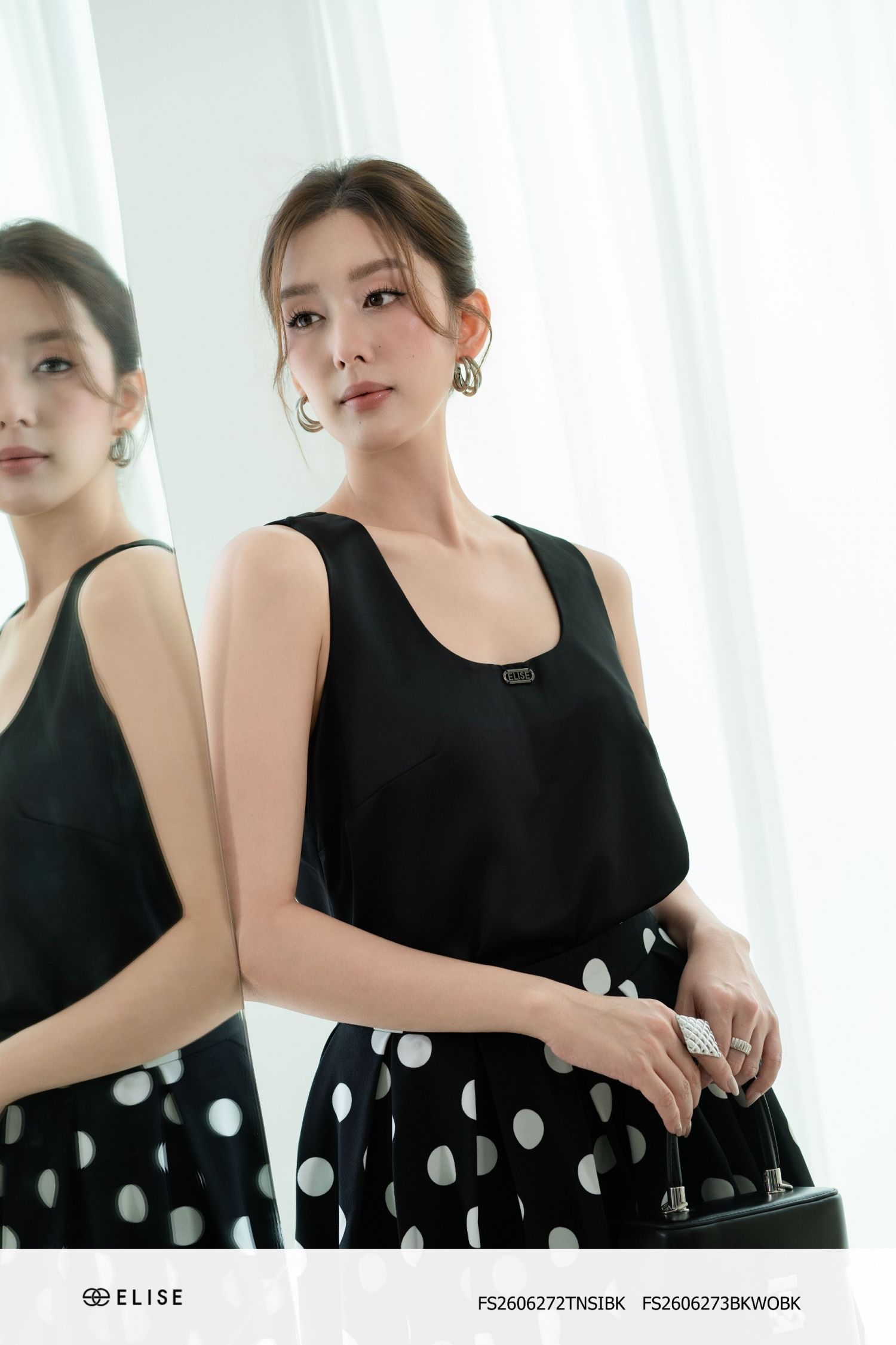 ÁO LỤA ĐEN SÁT NÁCH ĐÍNH LOGO