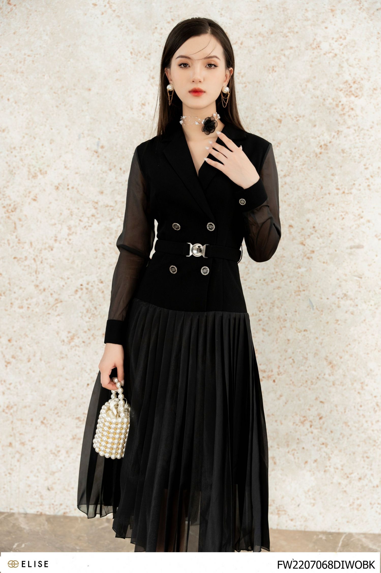 Váy đen vẫn là mẫu váy chiều lòng phái đẹp trong nhu cầu chưng diện