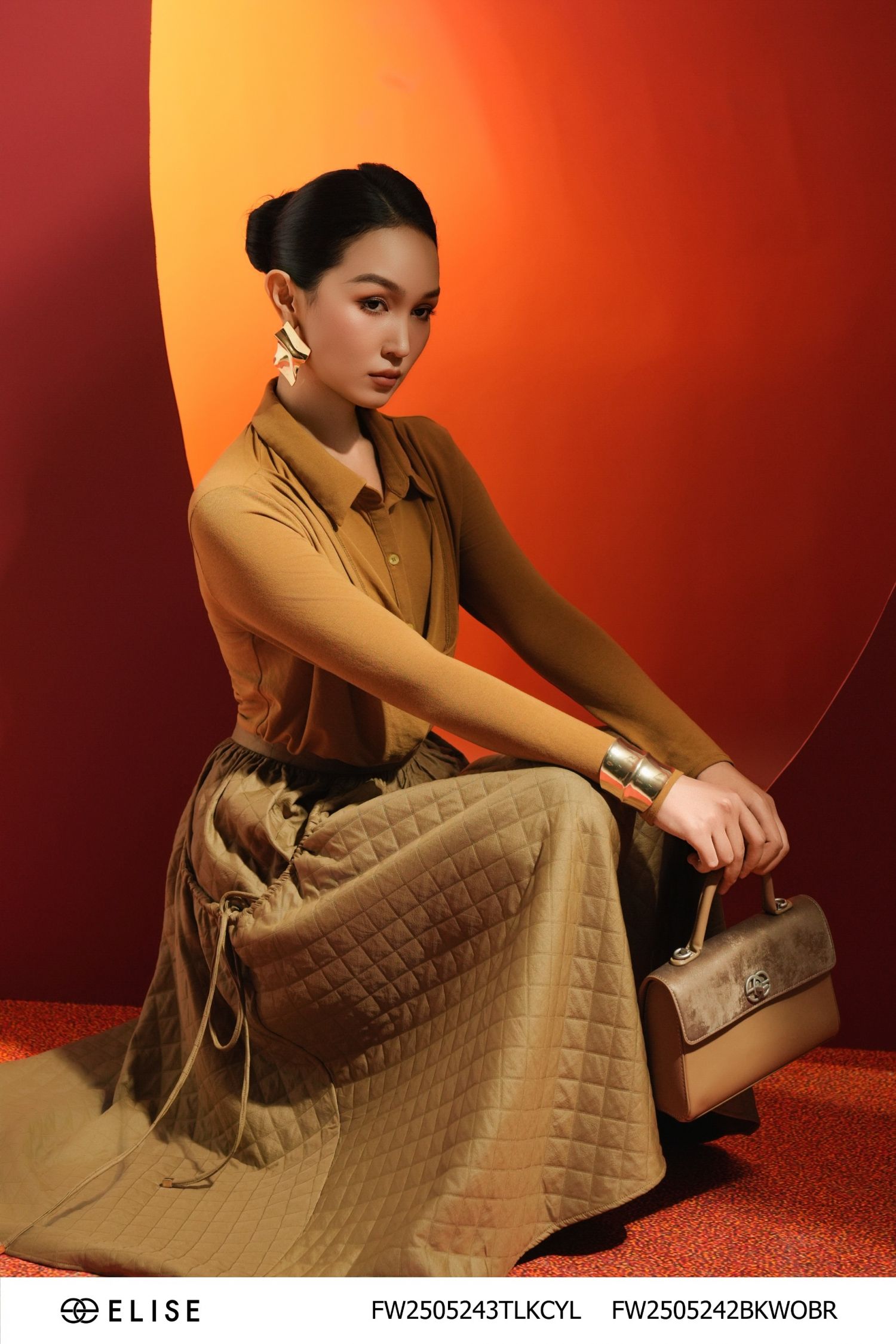 ÁO THUN VÀNG DÀI TAY CỔ ĐỔ