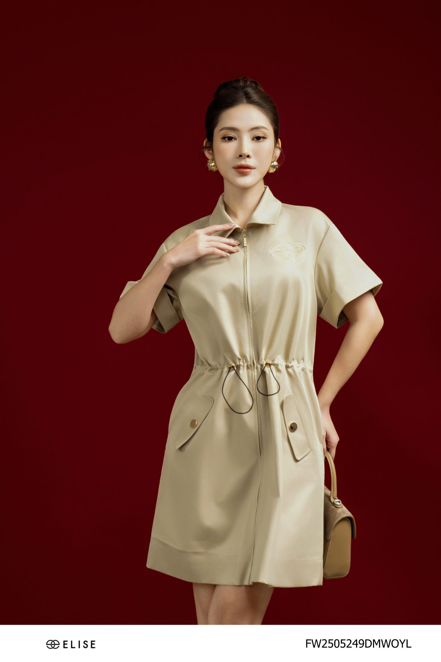ĐẦM KAKI BE VÀNG THÊU BÔ ĐÊ LOGO